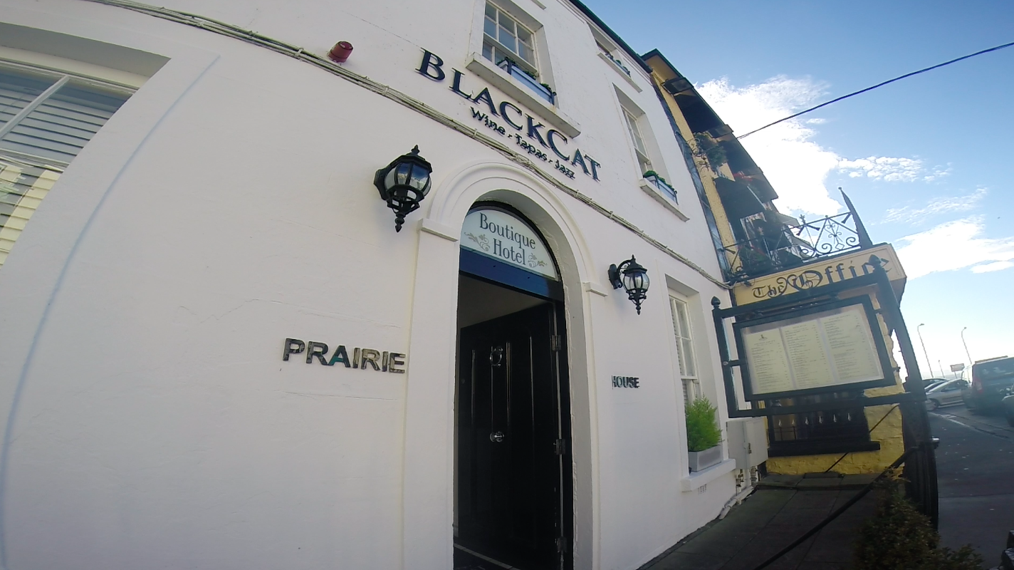 Prairie House Boutique Hotel, smushed behind the Blackcat Restaurant