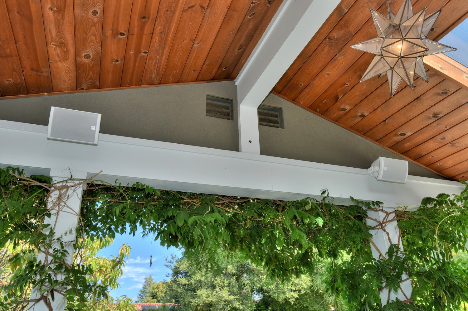 Outdoor patio Boston Acoustics Voyager speakers