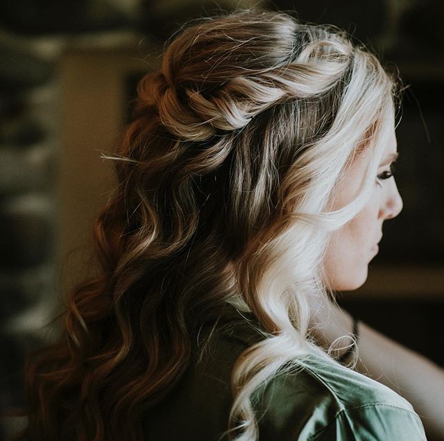 Bridal preparations ✨🌿
&bull;
&bull;
&bull;
&bull;
&bull;
&bull;
#LakeTahoewedding #laketahoeelopement #weddingwednesday #acenlace
#acenlacefilms #bohowedding #bohemianwedding #Dronewedding #retro #telluride #Videography #Videographer #WeddingVideog