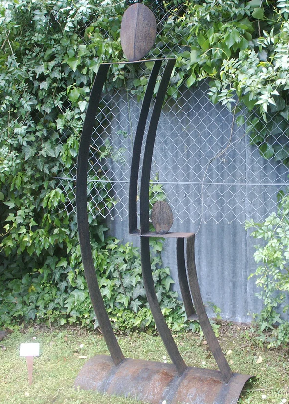  LEANING 