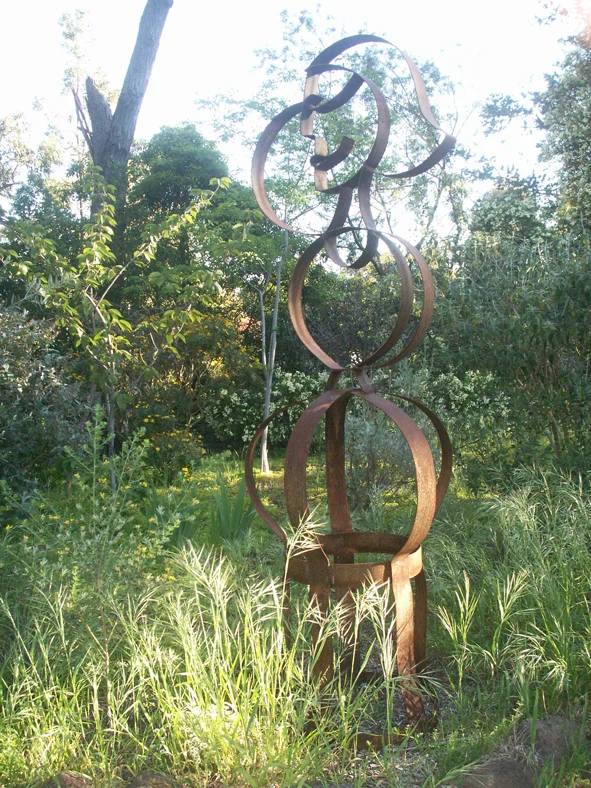  GARDEN BITCH 