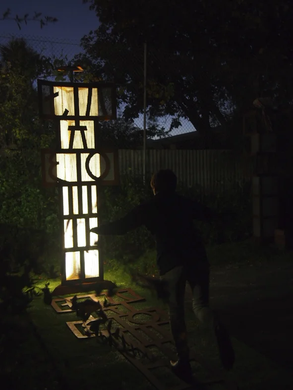  HOPSCOTCH (NIGHT) 