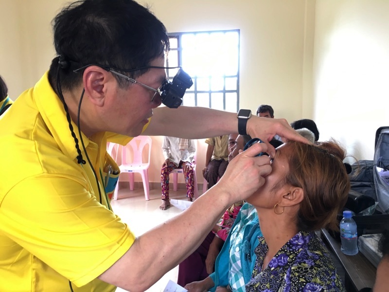 Eye screening for cataract surgery