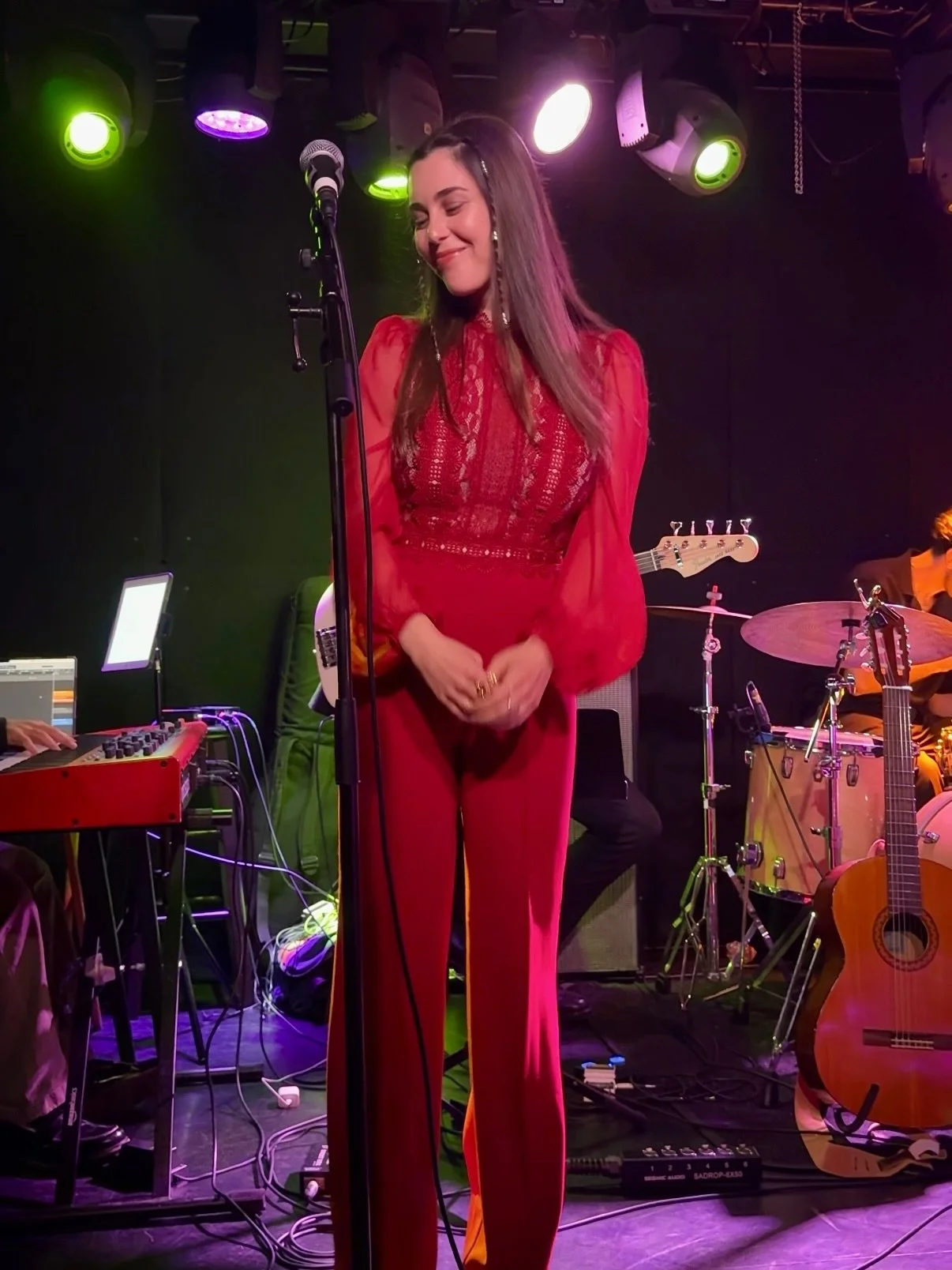 8.01 was special 🌹💫 so grateful to have joined the exceptional @navanofficial on stage, where we premiered our new Arabic/Farsi/French duet! 

Thank you to the beautiful audience for the warmest welcome, to the stellar band for holding it down in e