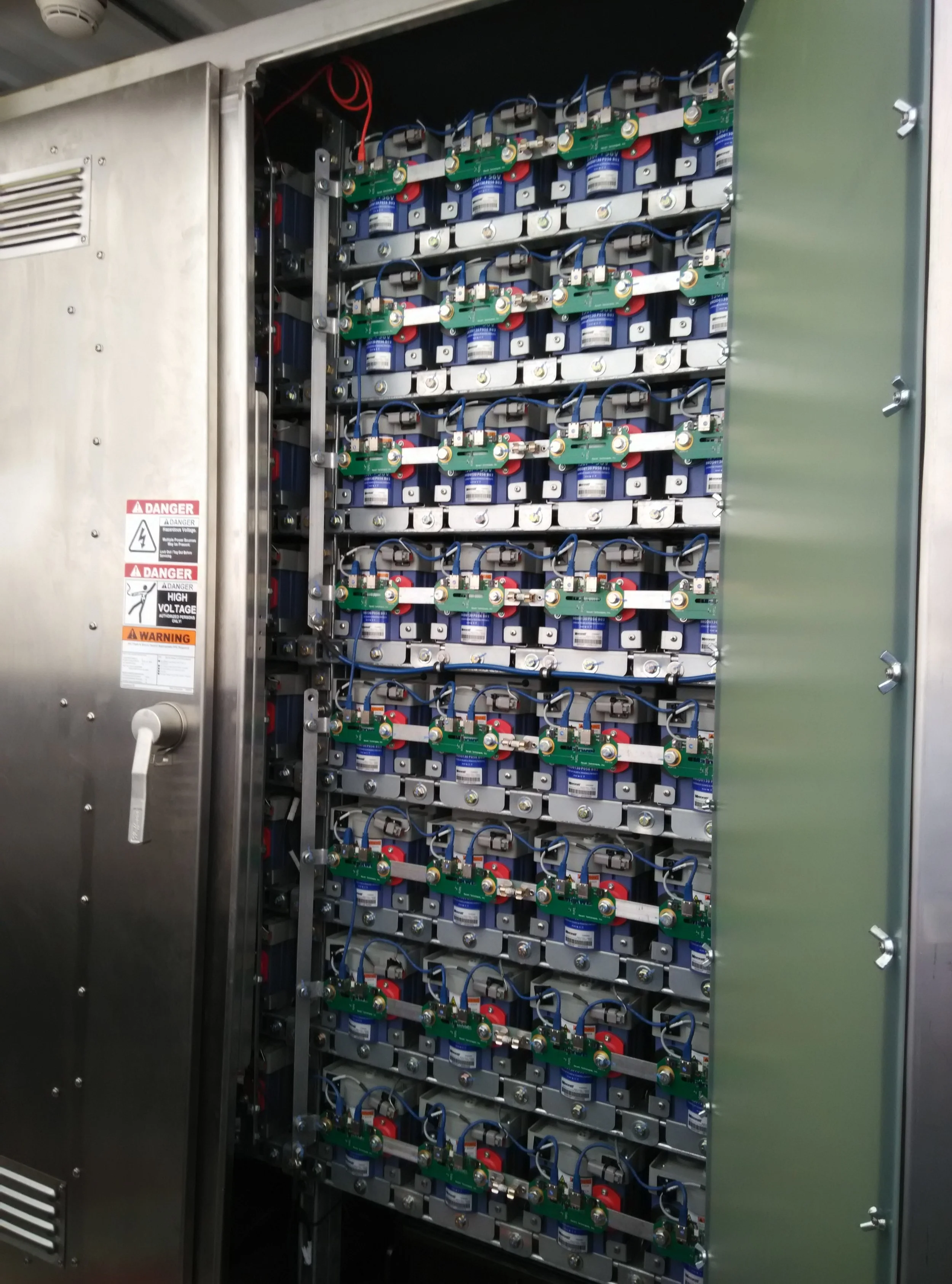 Maxwell's 30kW solar-smoothing system 
