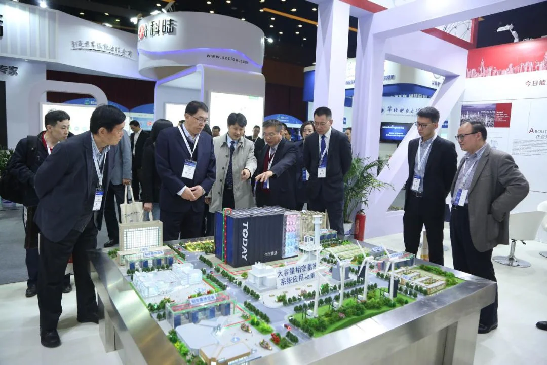 Industry Experts and Leaders Tour the Expo Hall