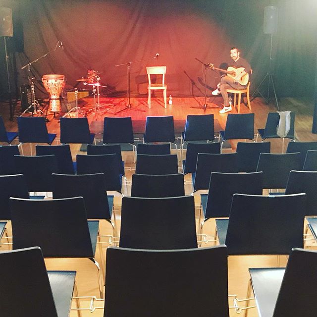 Todo listo! Hermosa Sala!! Alba Carmona &amp; Jes&uacute;s Guerrero.  Gracias Puchero hermano, imprescindible tu ayuda!  Los esperamos!! #flamenco #winterthurFlamenca #AlbaCarmona&amp;JesusGuerrero#flamencoalgolpe