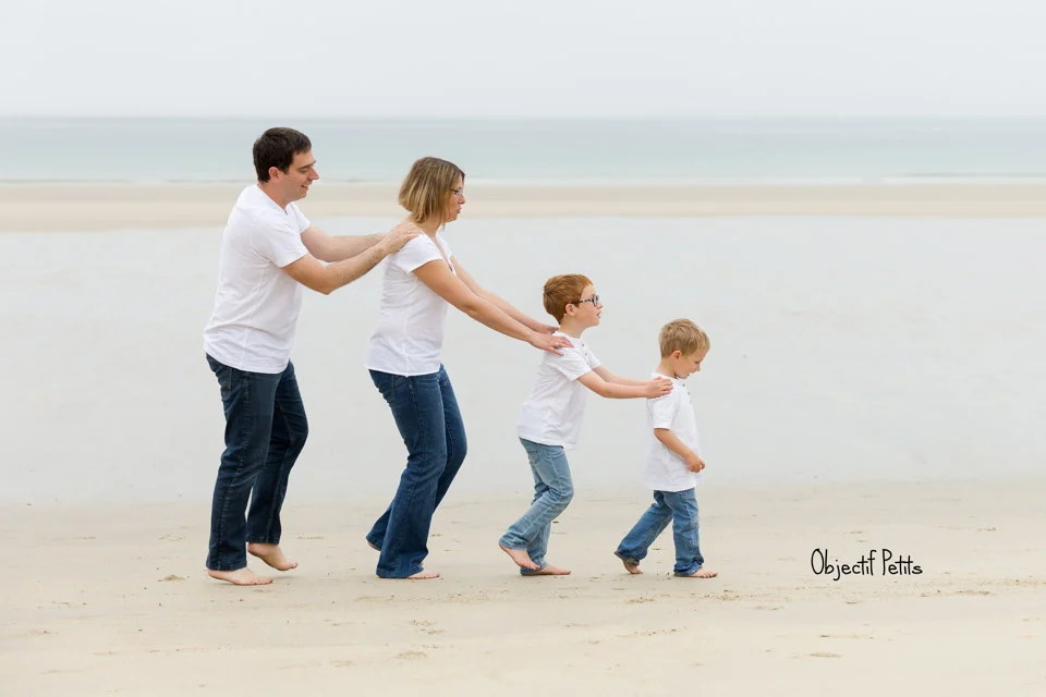 Séance photo en famille à la plage à Brest | Objectif Petits Photographe bébés enfants familles Brest