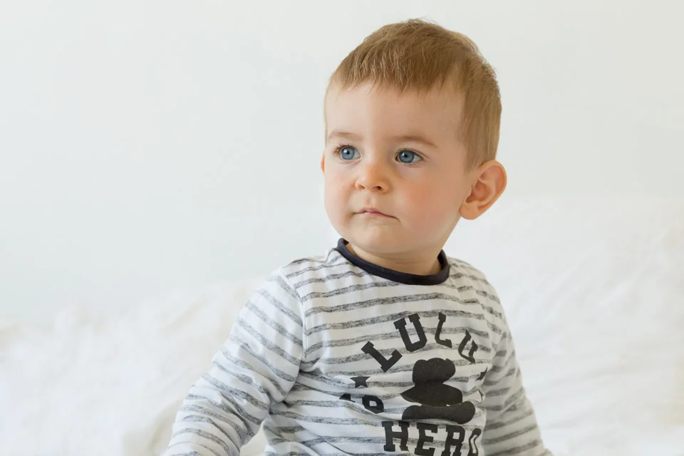 Photos d'enfants en studio et en lumière naturelle à Brest par Vanessa HERY, photographe chez Objectif Petits www.objectifpetits.com