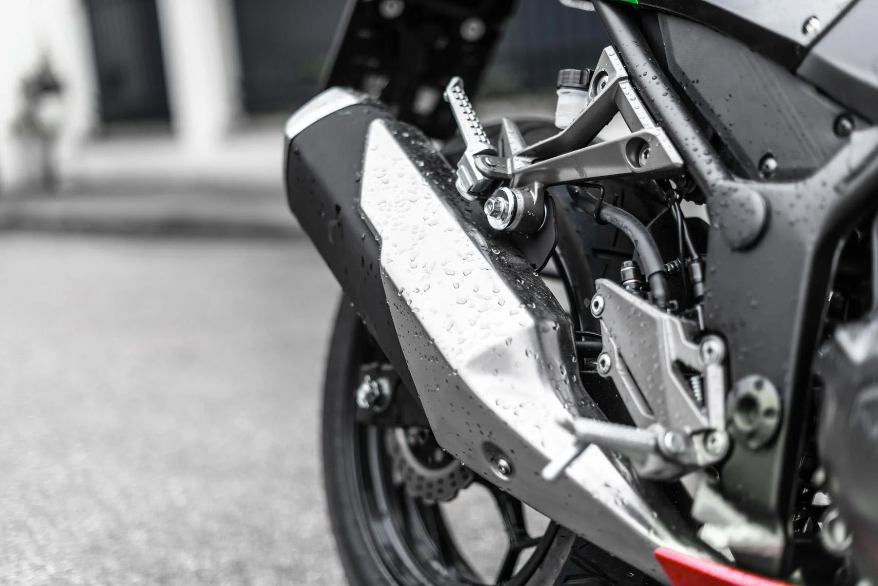 Kawasaki Z300 Red Endtopf.jpg