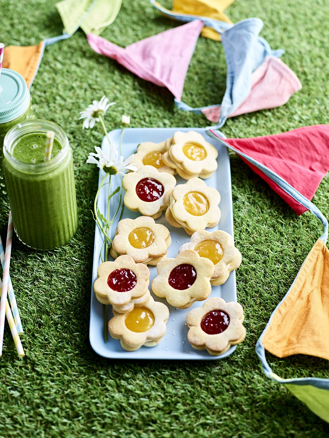cartwrightbutlerlemoncurdstrawbdaisybiscuits.jpg