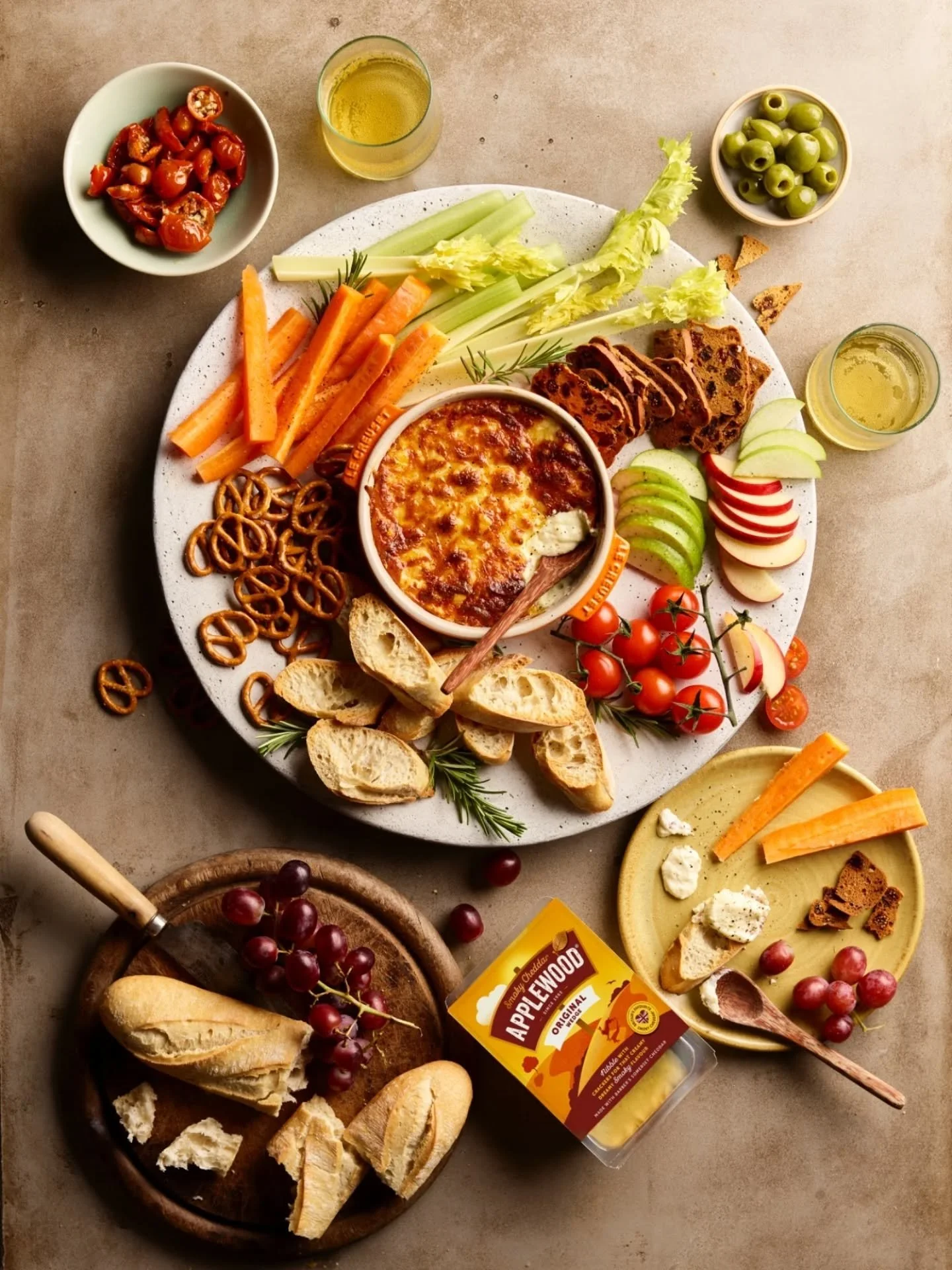 🧀 P R O D U C T  R E C I P E S 🧀 

A few months back @neilawhitephoto &amp; I had the pleasure of working with dairy heavyweights The Ilchester Cheese Co. with their super popular smoked cheese brand @applewood_cheese.

Very local to me but a globa