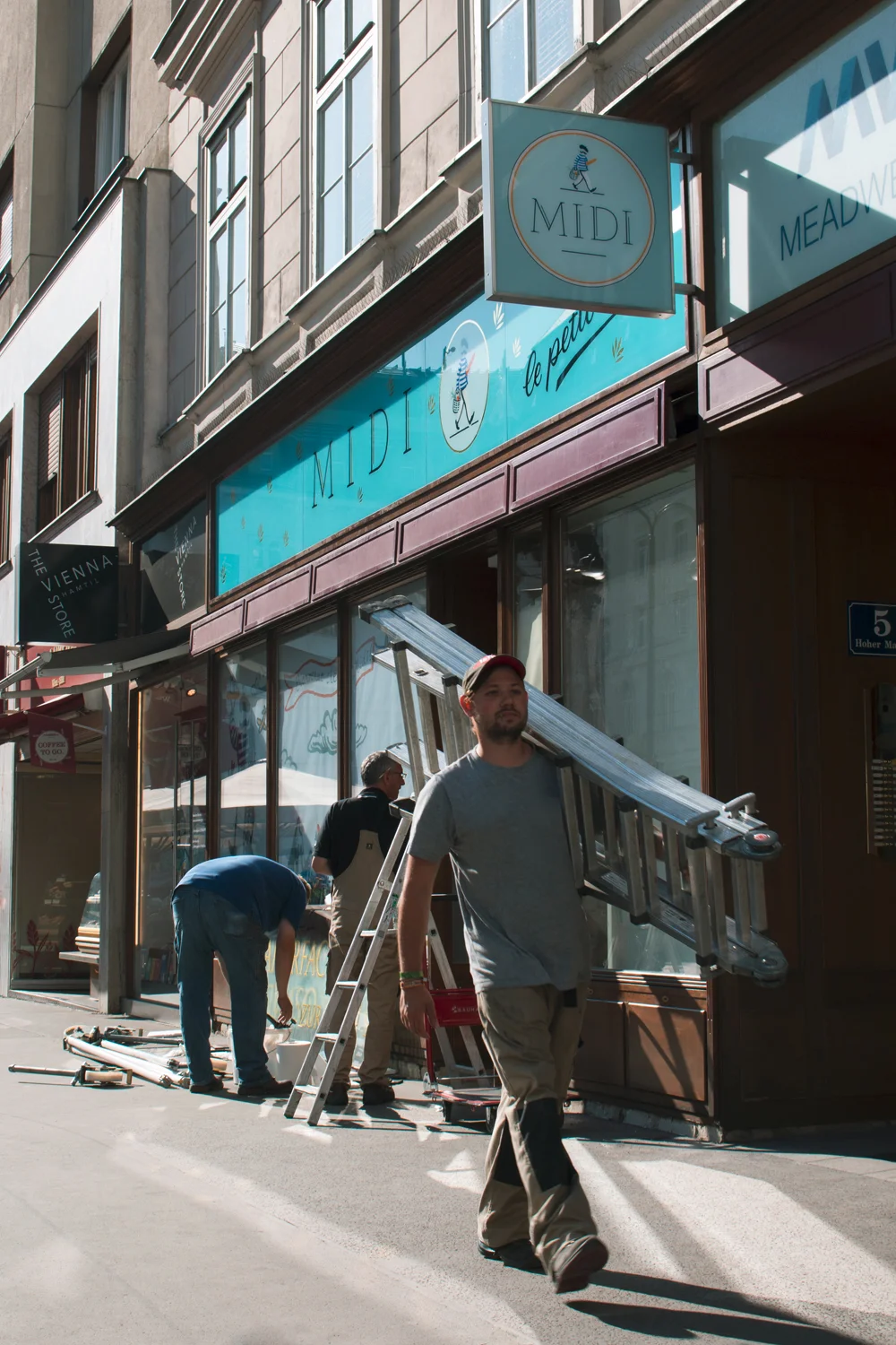 Handbemalte Glasfront Montage 1