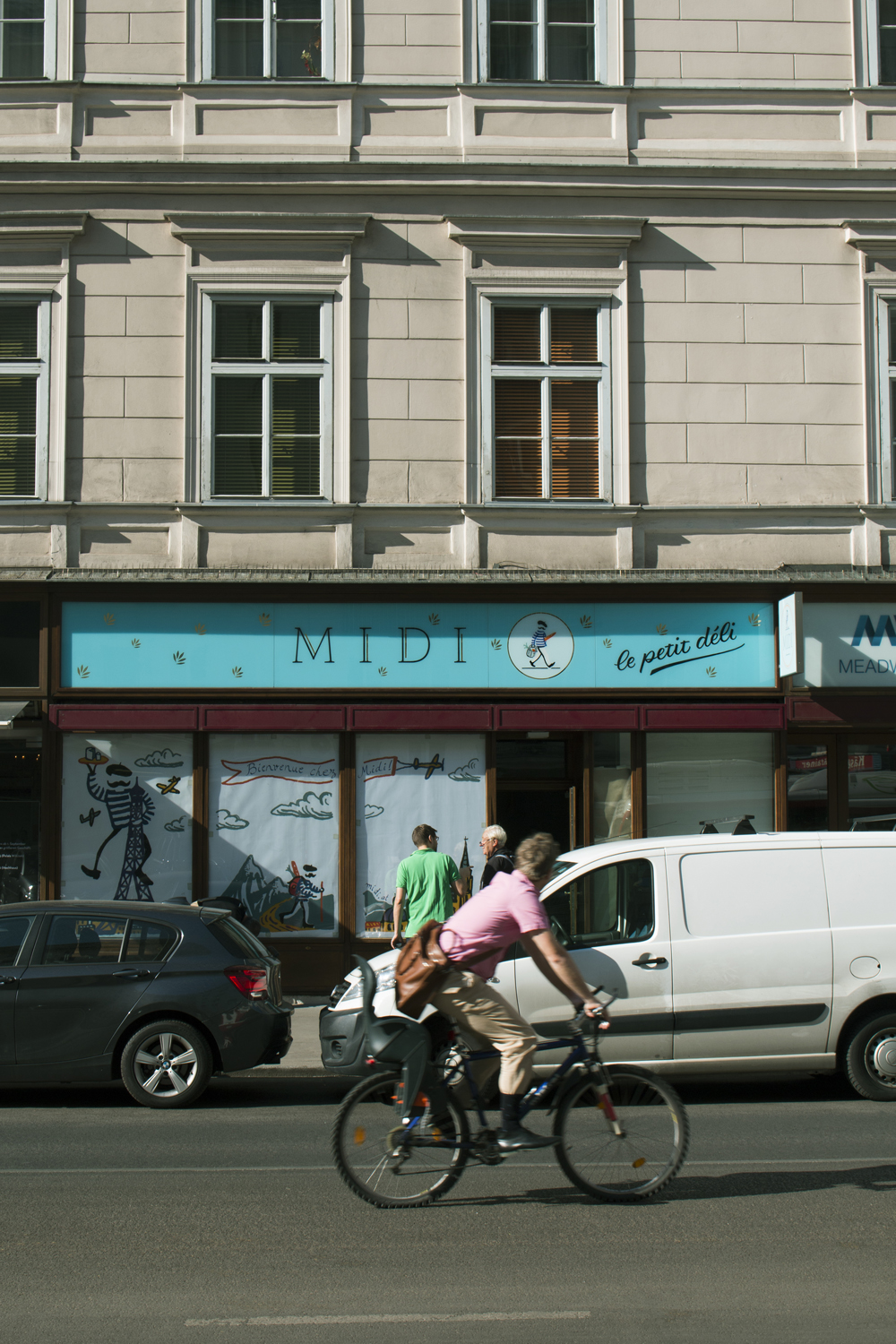 Handbemalter Glasfront mit Vergoldung