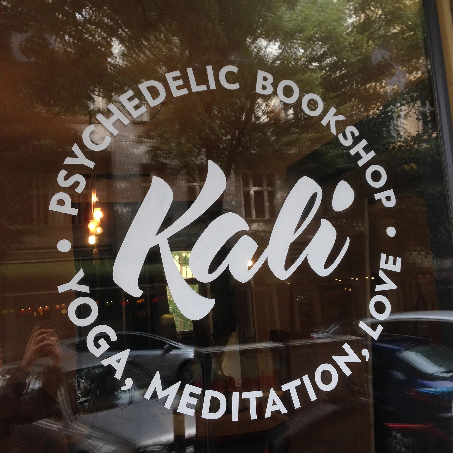 Kali: Hand Lettering, Brush Script, Sign Painting, Schaufenstergestaltung, Schriftmalerei, Ladenschild, Pinselschrift, Schriftkunst