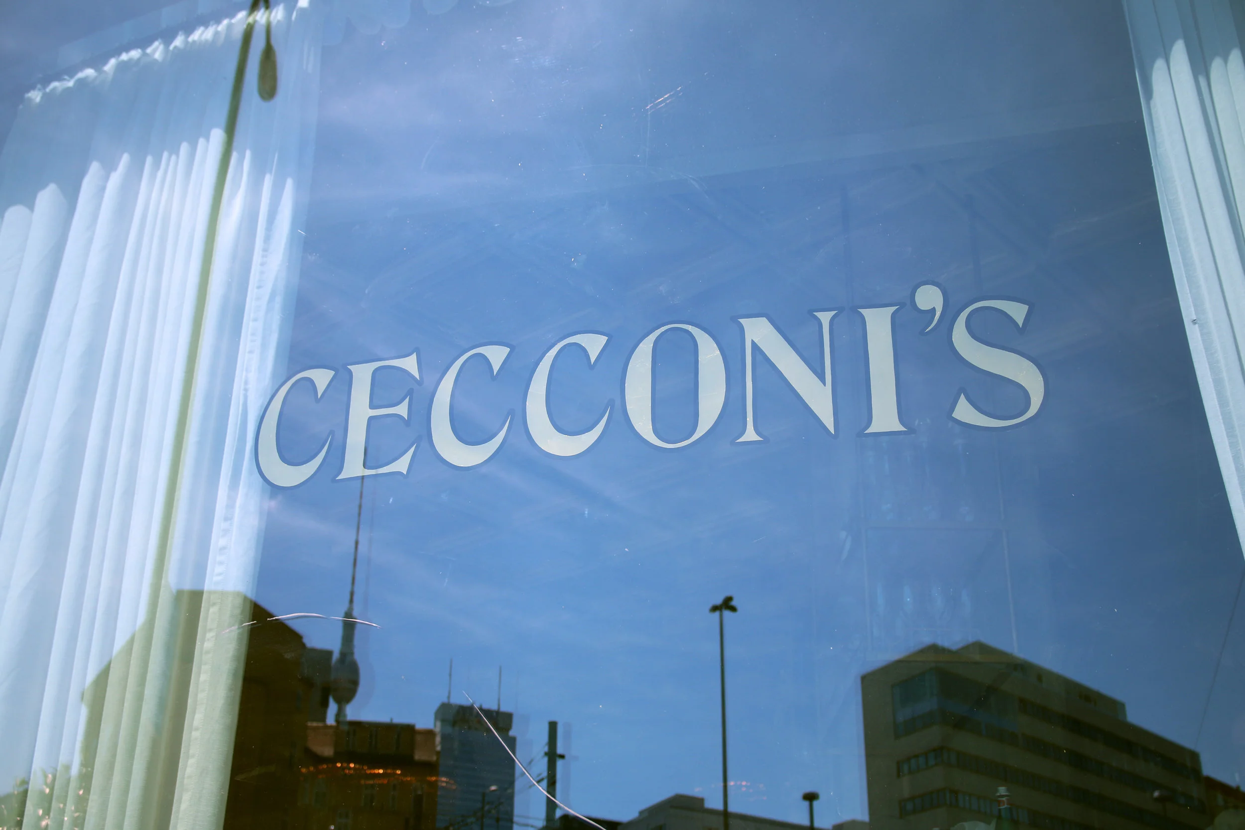 Schaufenster Beschriftung mit Hinterglasvergoldung