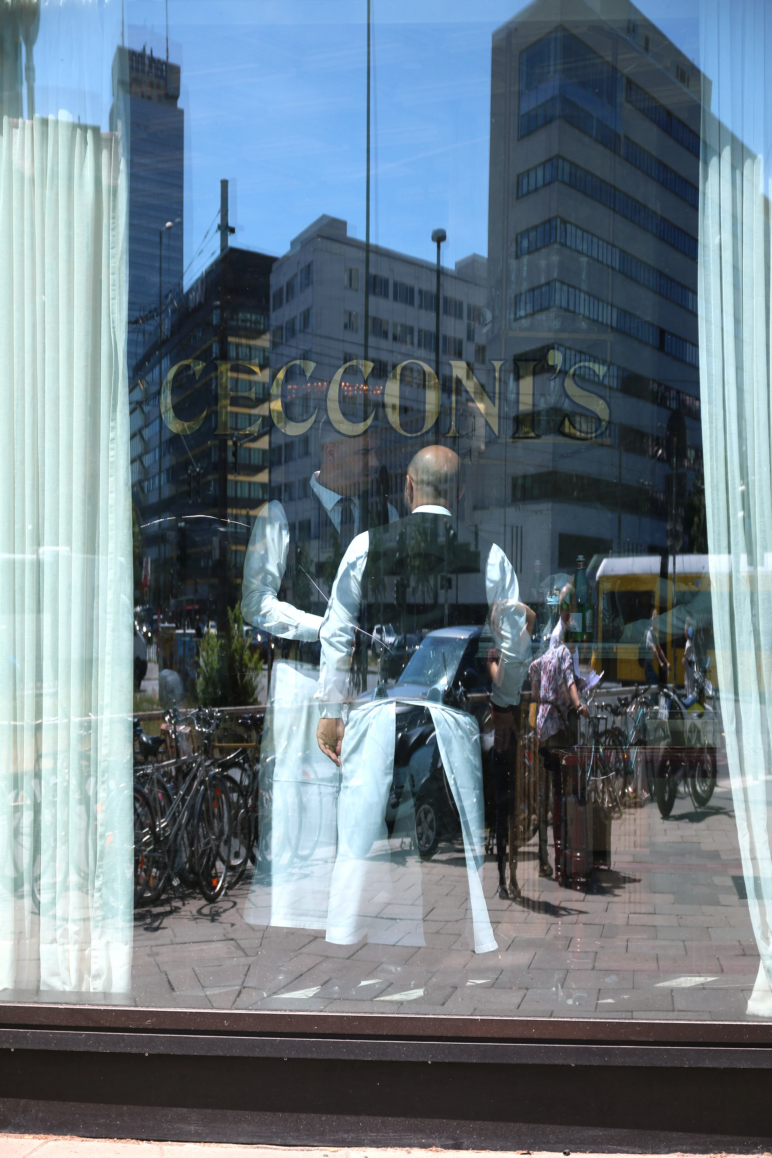 Schaufenster Beschriftung mit Hinterglasvergoldung