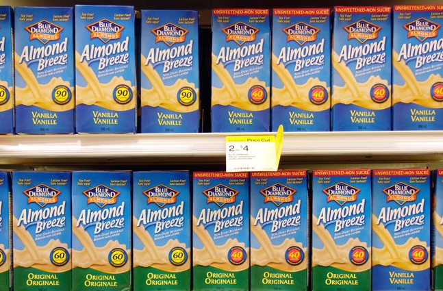 Image via Mother Nature News. Almond milk continues to be vilified, but not because of water use: consumers are suing Almond Breeze because the brand’s almond milk contains only 2% almonds. Mother Nature News reminds us to think critically about food advertising and always read nutrition labels.