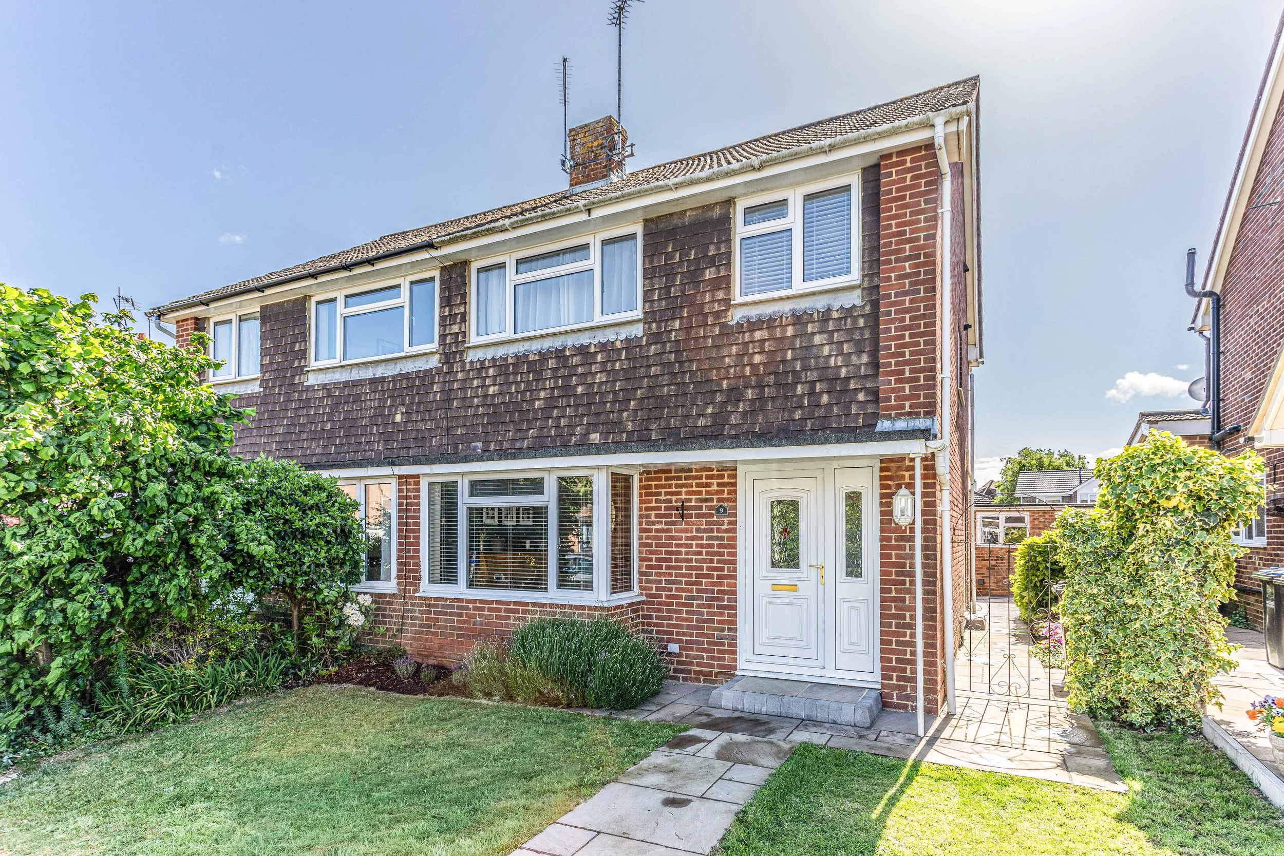 9 Hurst Gardens1-2.JPG