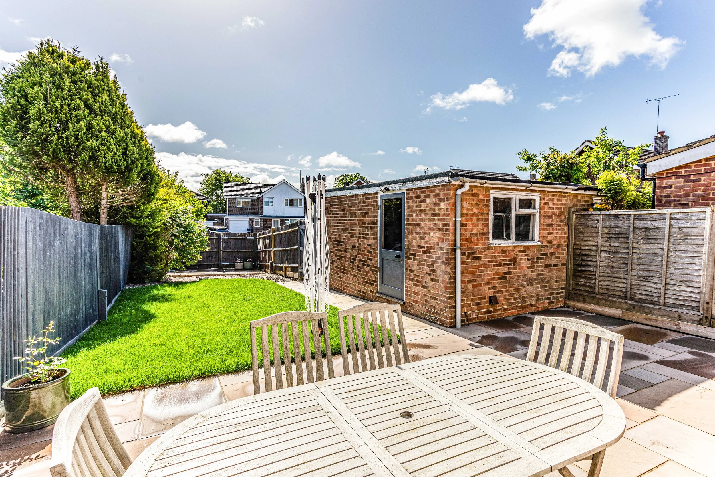 9 Hurst Gardens7-2.JPG