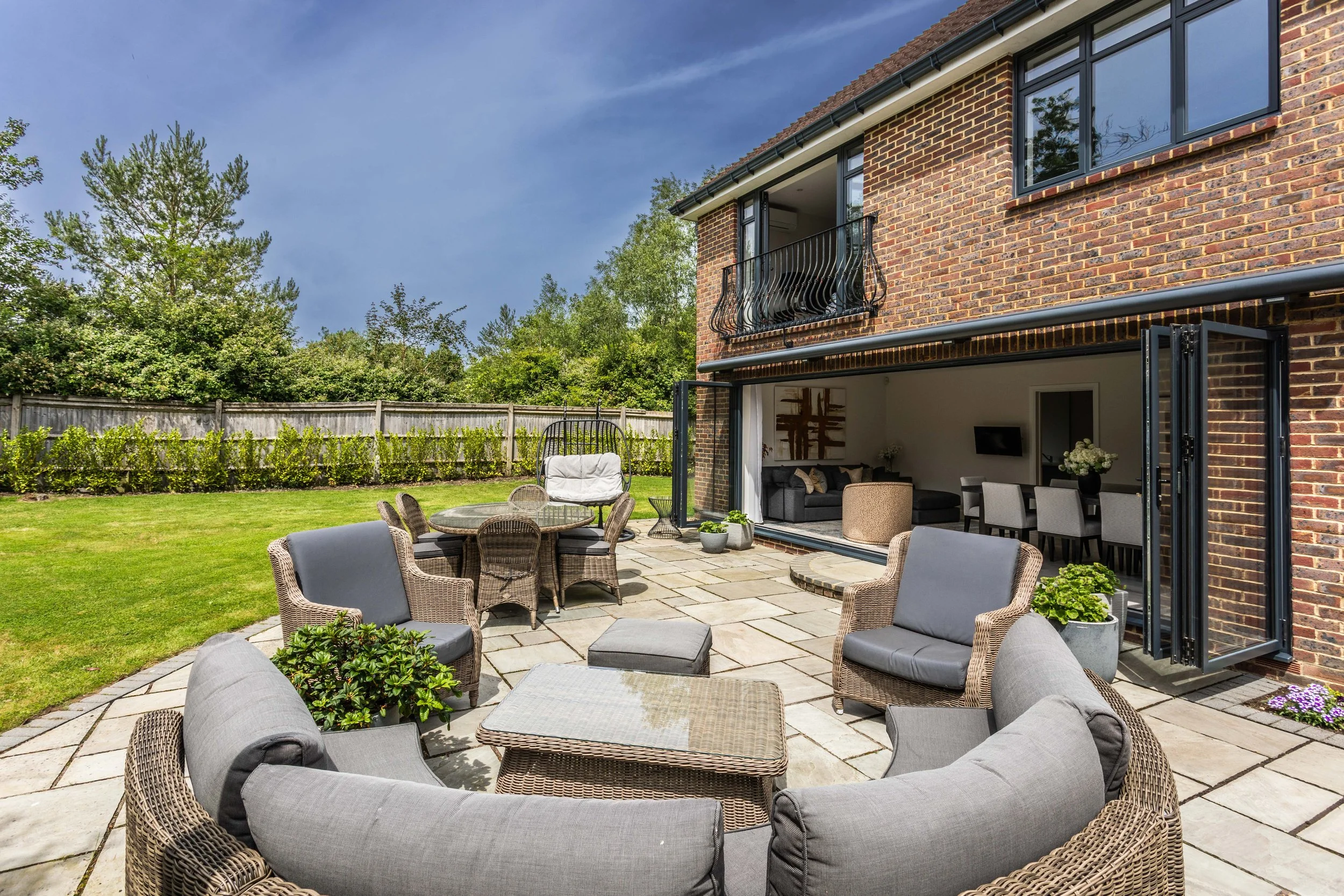 2 Appletree Close-14.jpg
