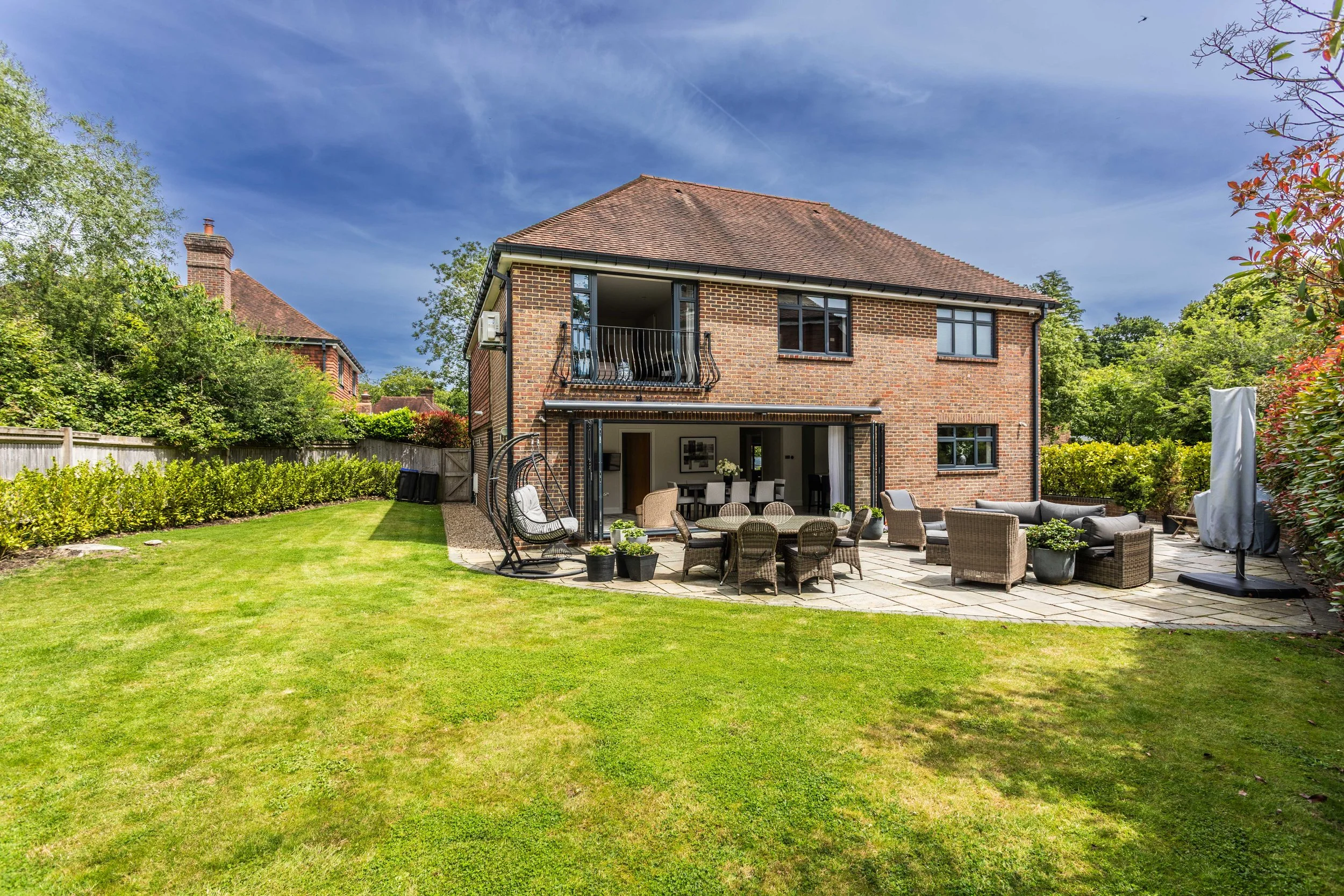 2 Appletree Close-10.jpg