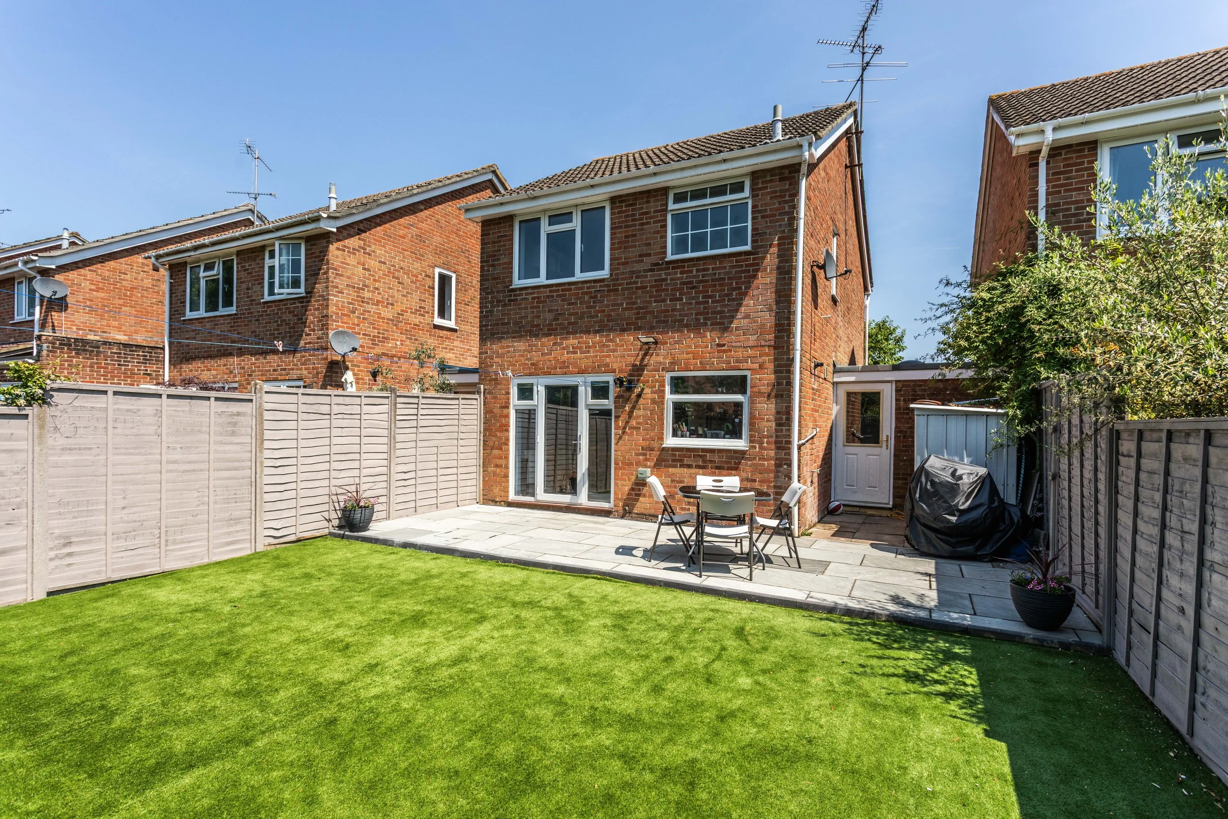 25 Nursery Close-13.jpg