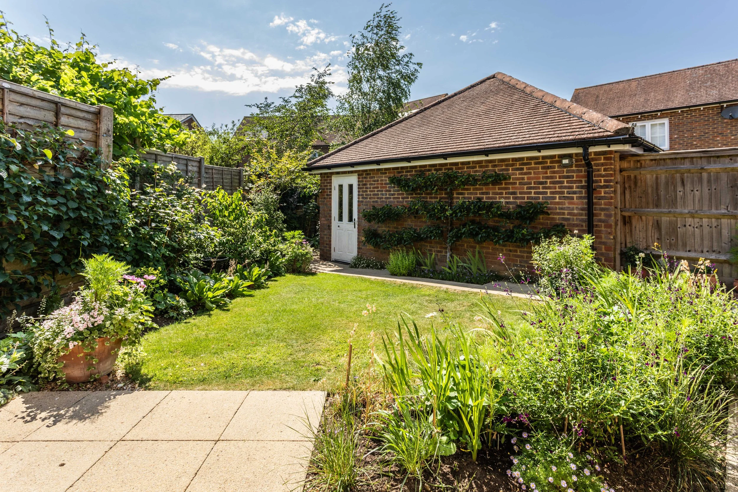 5 Charlwood Drive-10.jpg