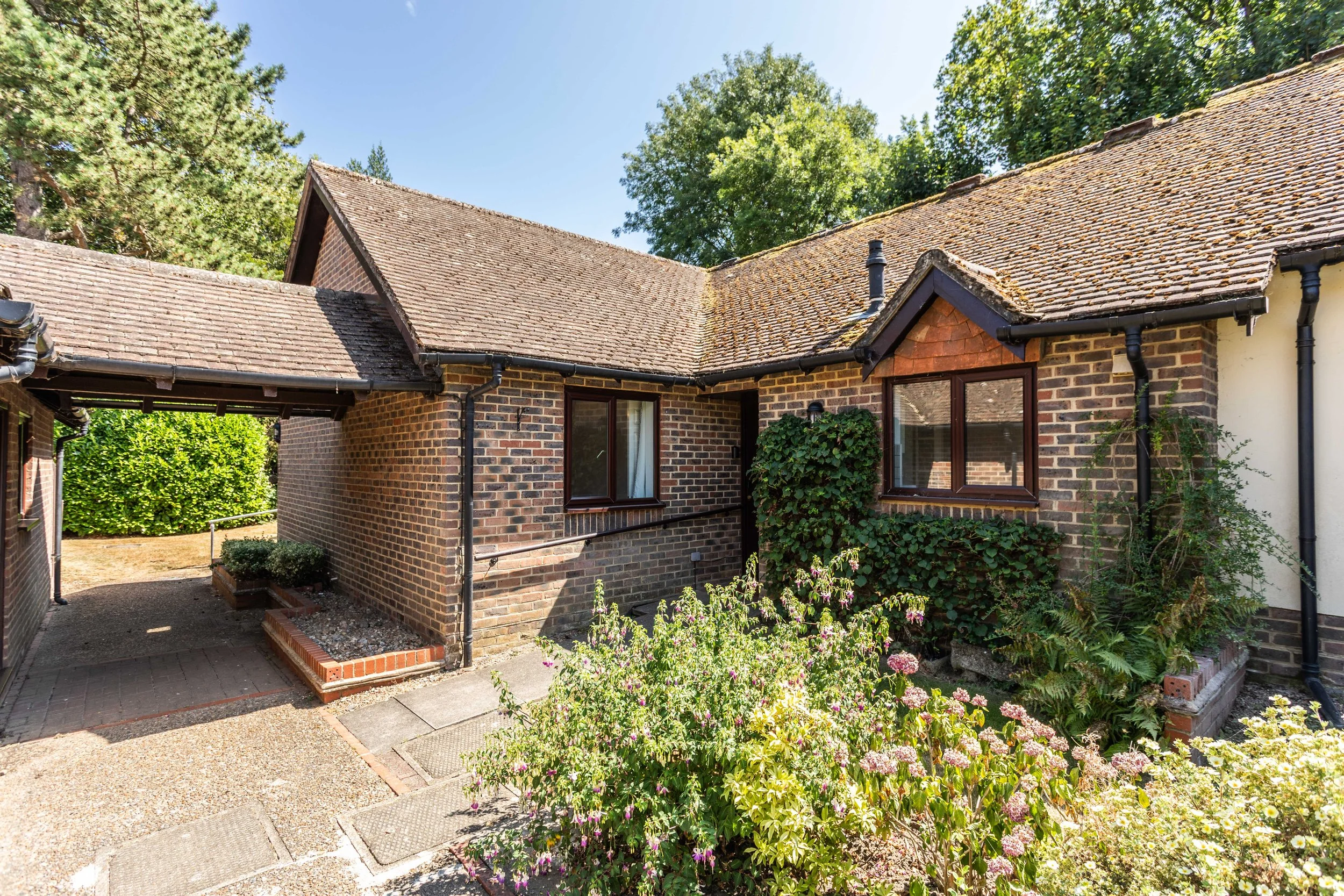 19 Dumbrells Court-2.jpg