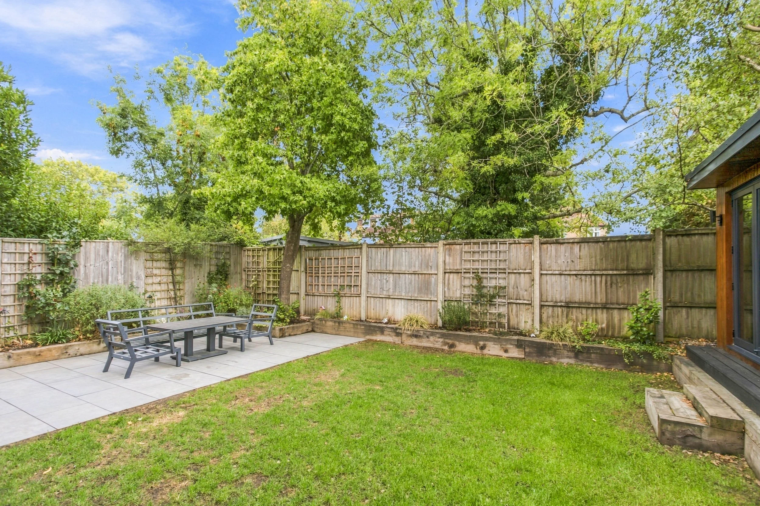 10 Chestnut Grove-6.jpg