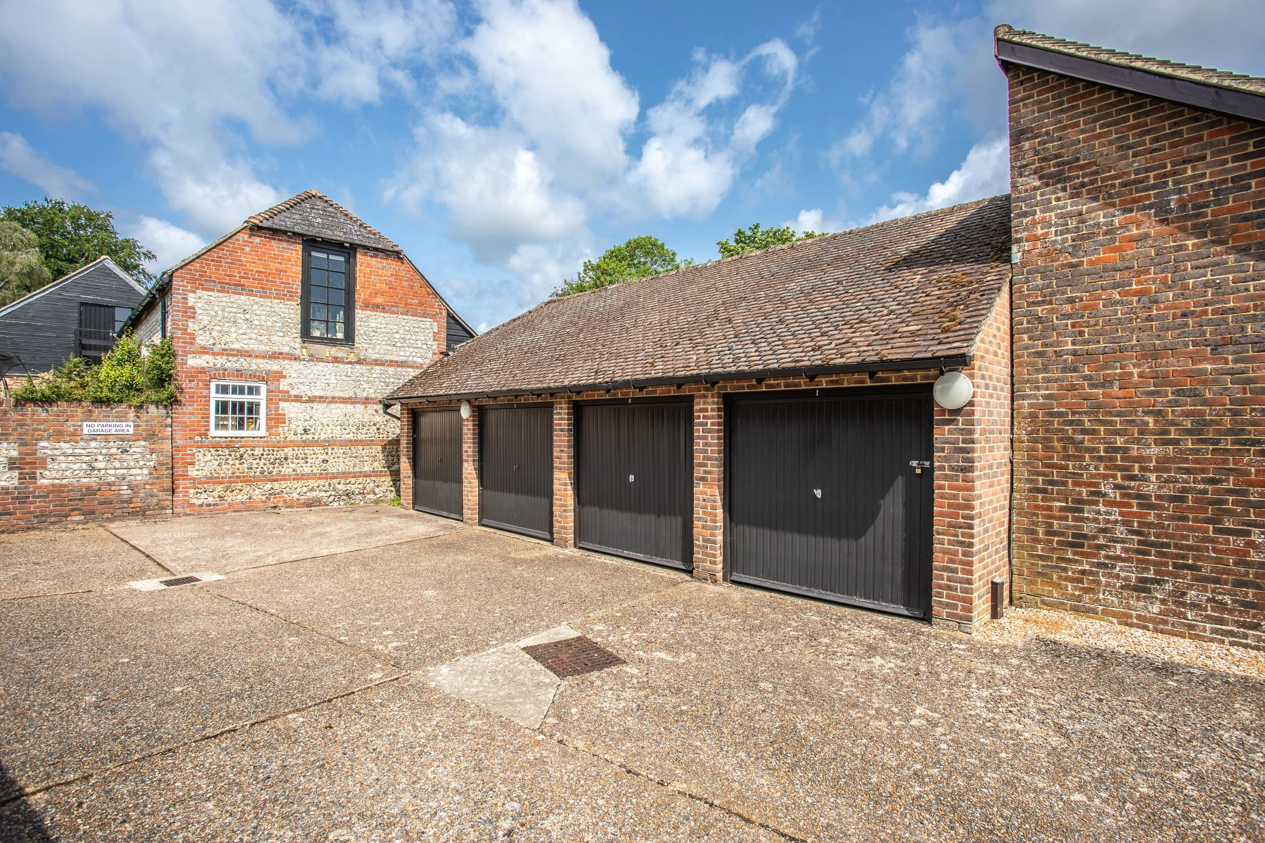 2 Dumbrells Court-10.jpg