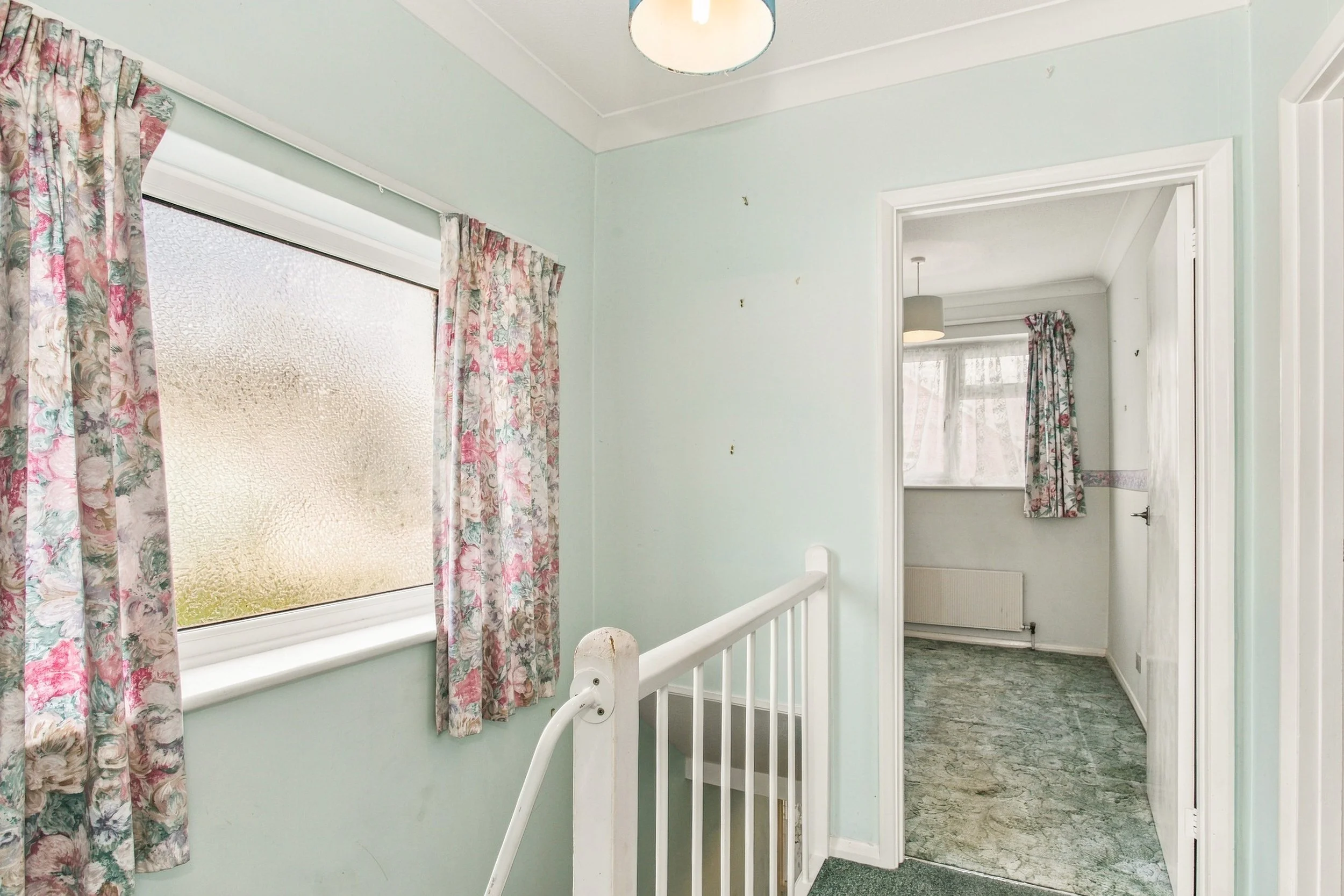 6 Hurst Gardens21.jpg