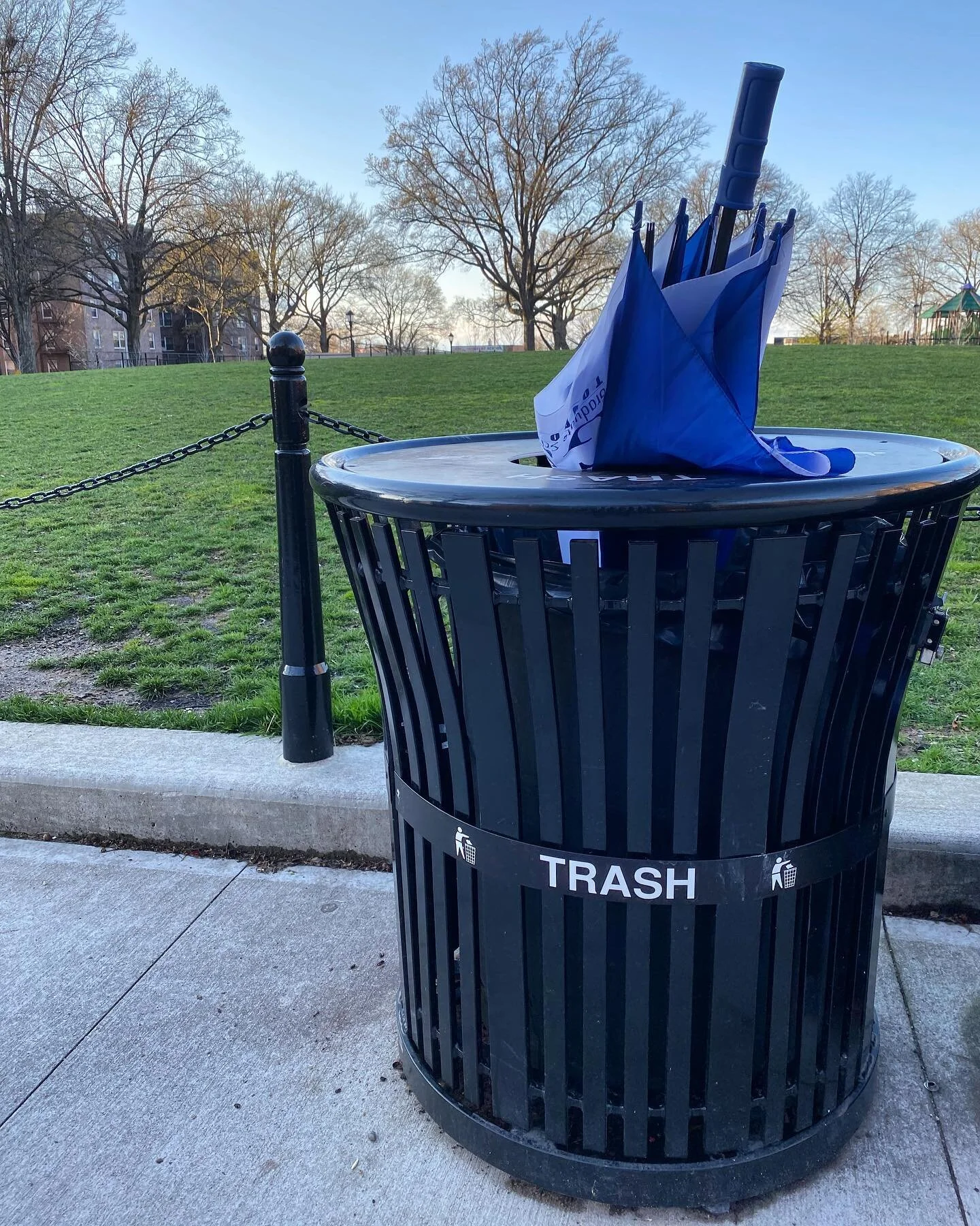 It&rsquo;s not nice to call people names. 🗑
.
.
.
.
.

#deadbrella #umbrella #trash #nyc #garbage #art #beauty #streetphotography #humaninterest #me