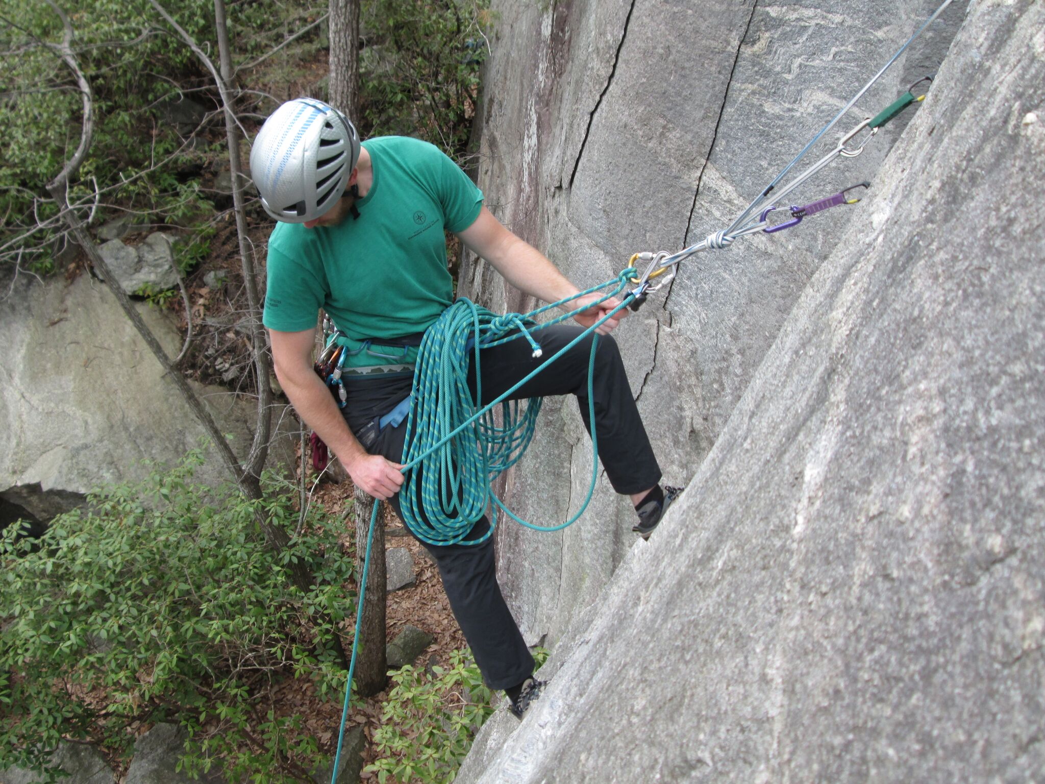 Direct belay applications must allow an ABD a full and uninterrupted range of motion. If the device is laying on a slab or crammed against a protruding feature, the assisted braking function can be compromised.