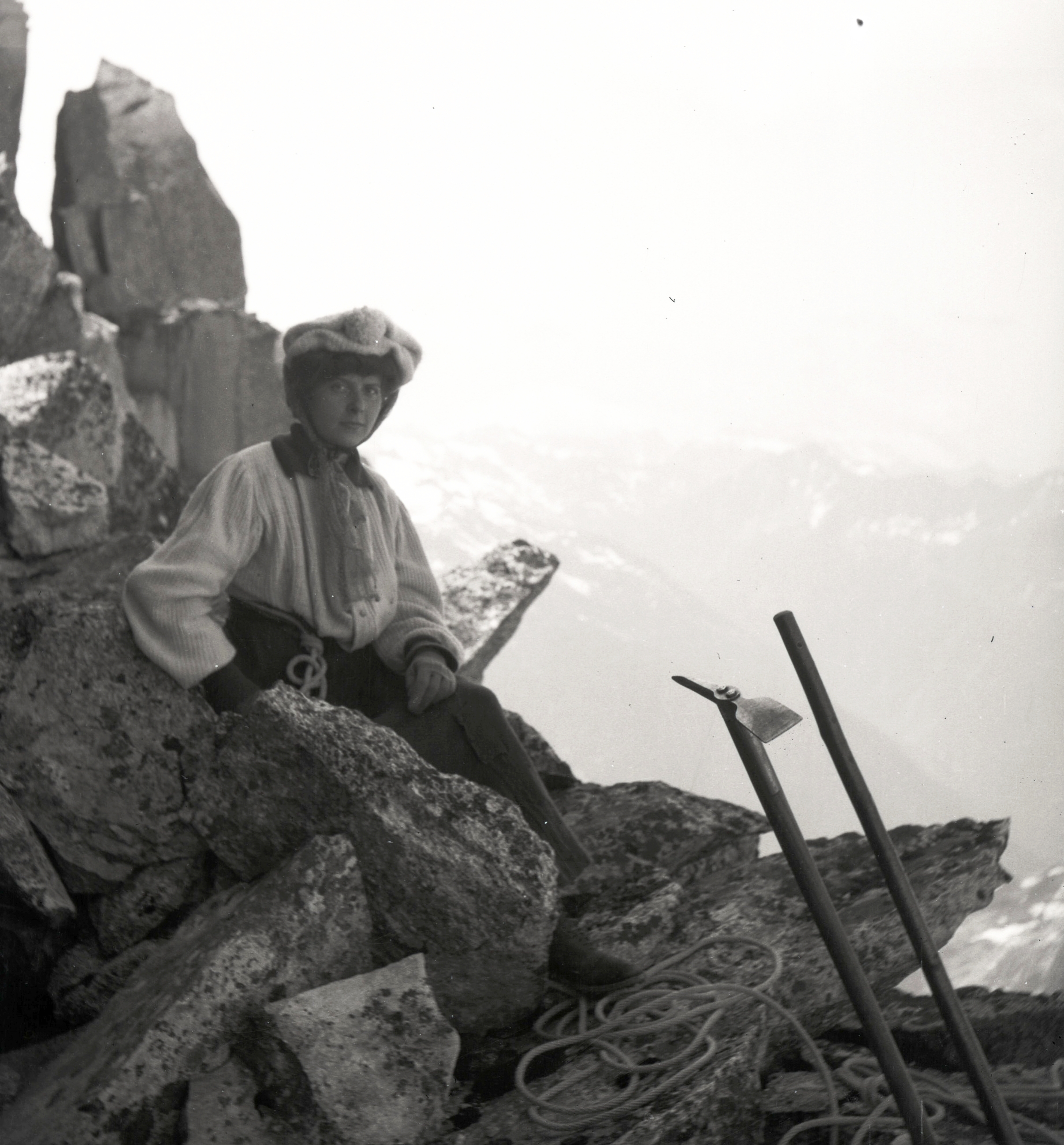 Women in climbing, circa 1905