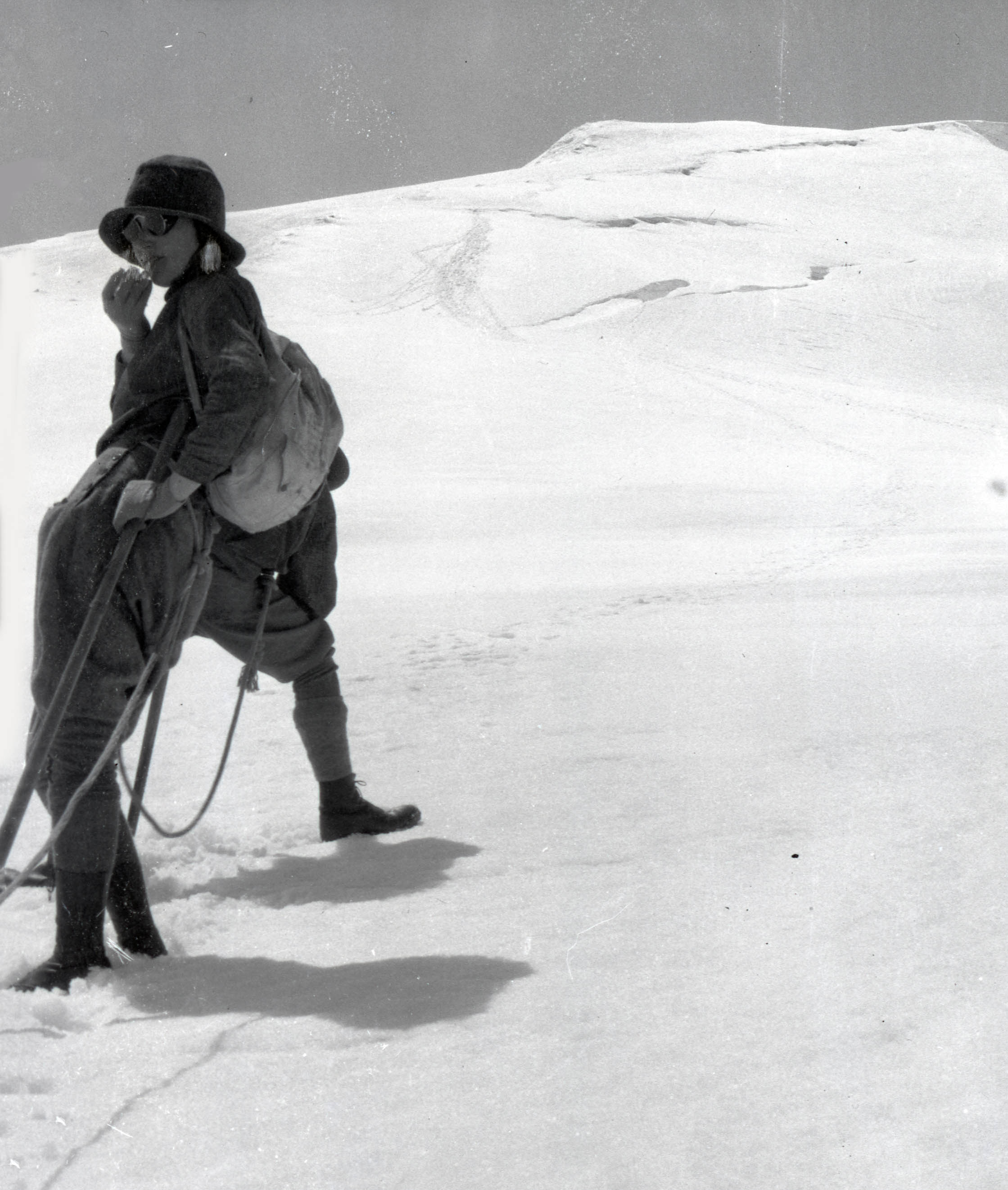 A woman resting against a climbing companion on Mount Resplendent in 1924