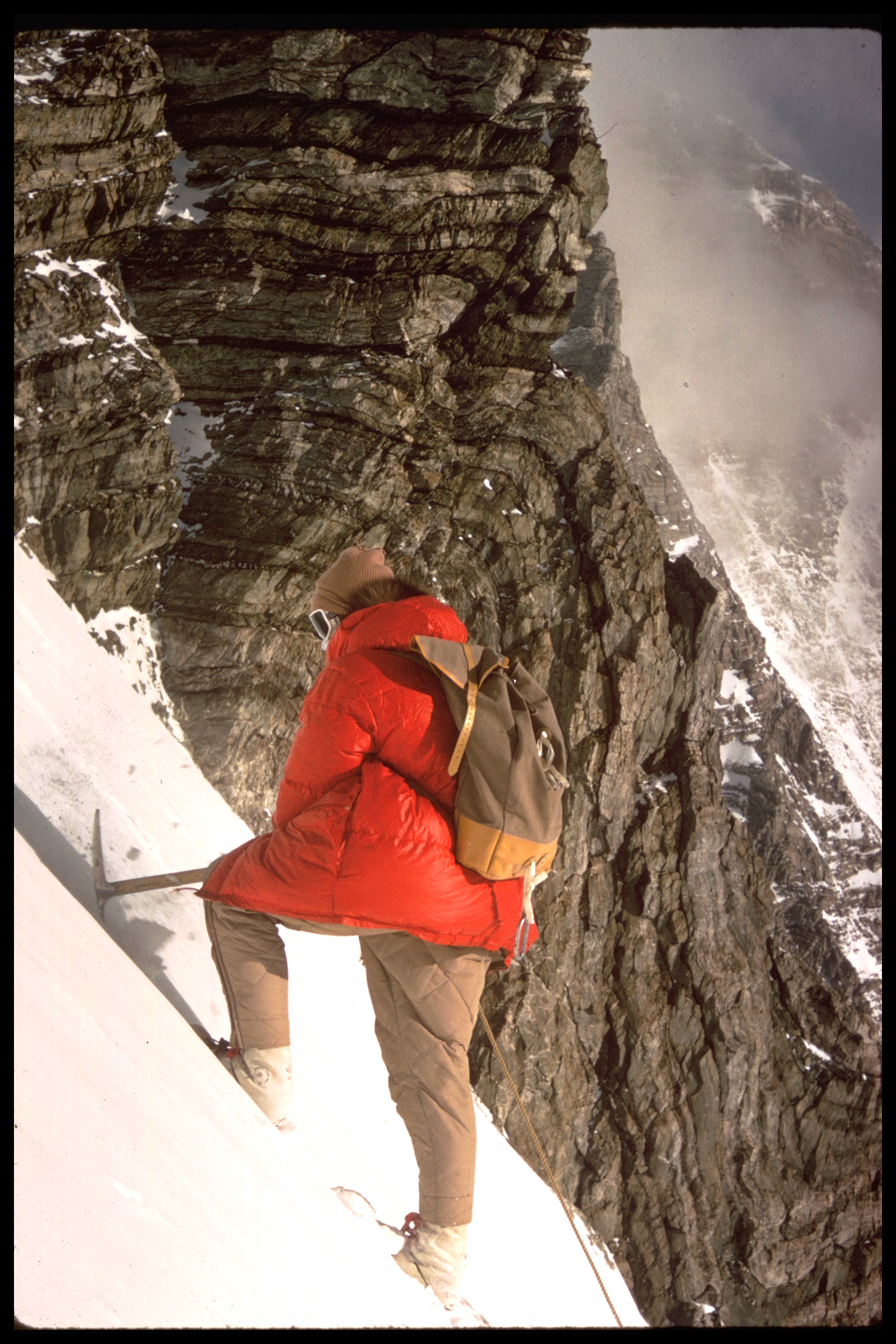  Cutting steps in the snow with an ice axe 