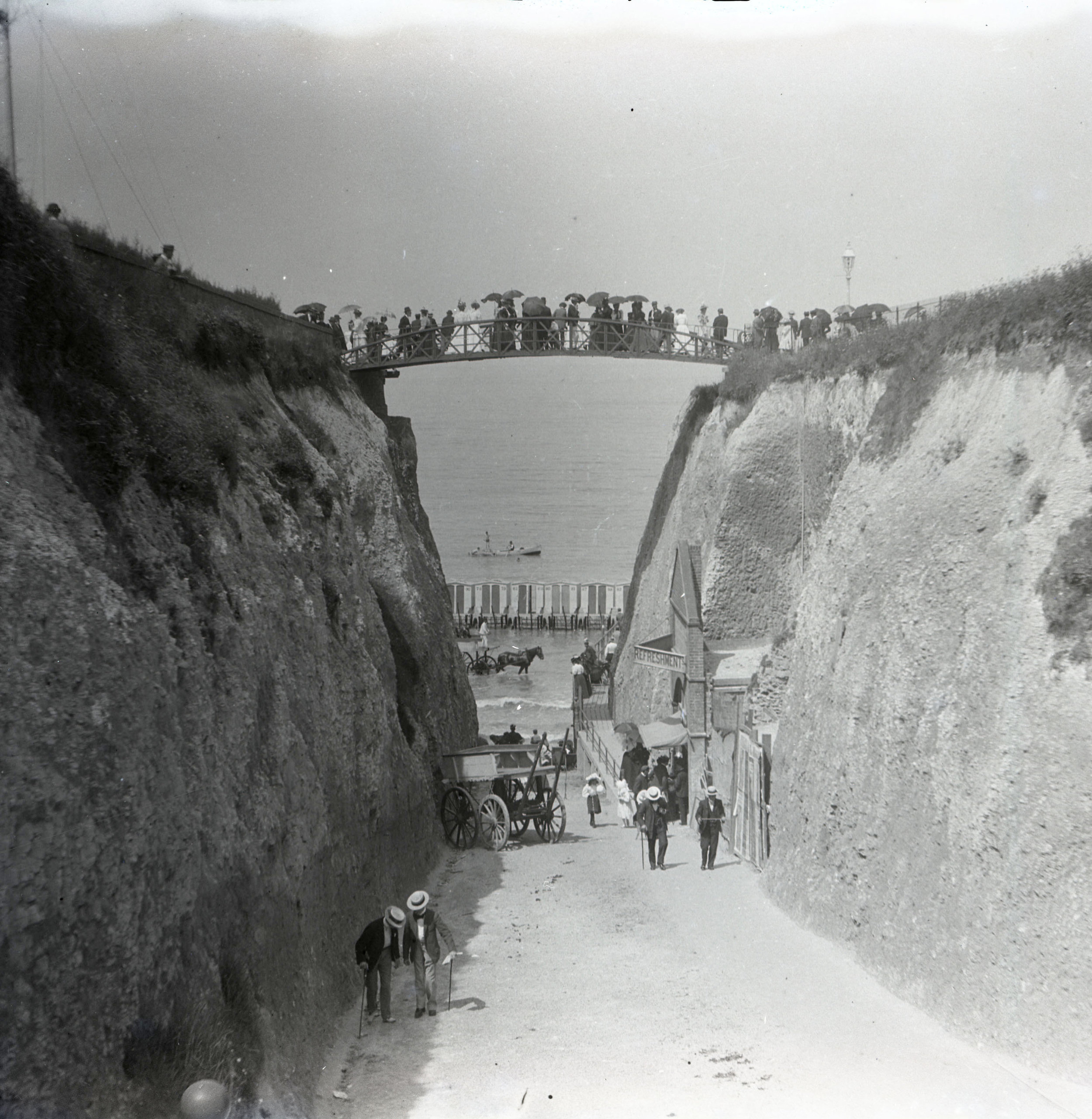  The Margate Cutting in the UK - ladies in corsets and with parasols were the norm 