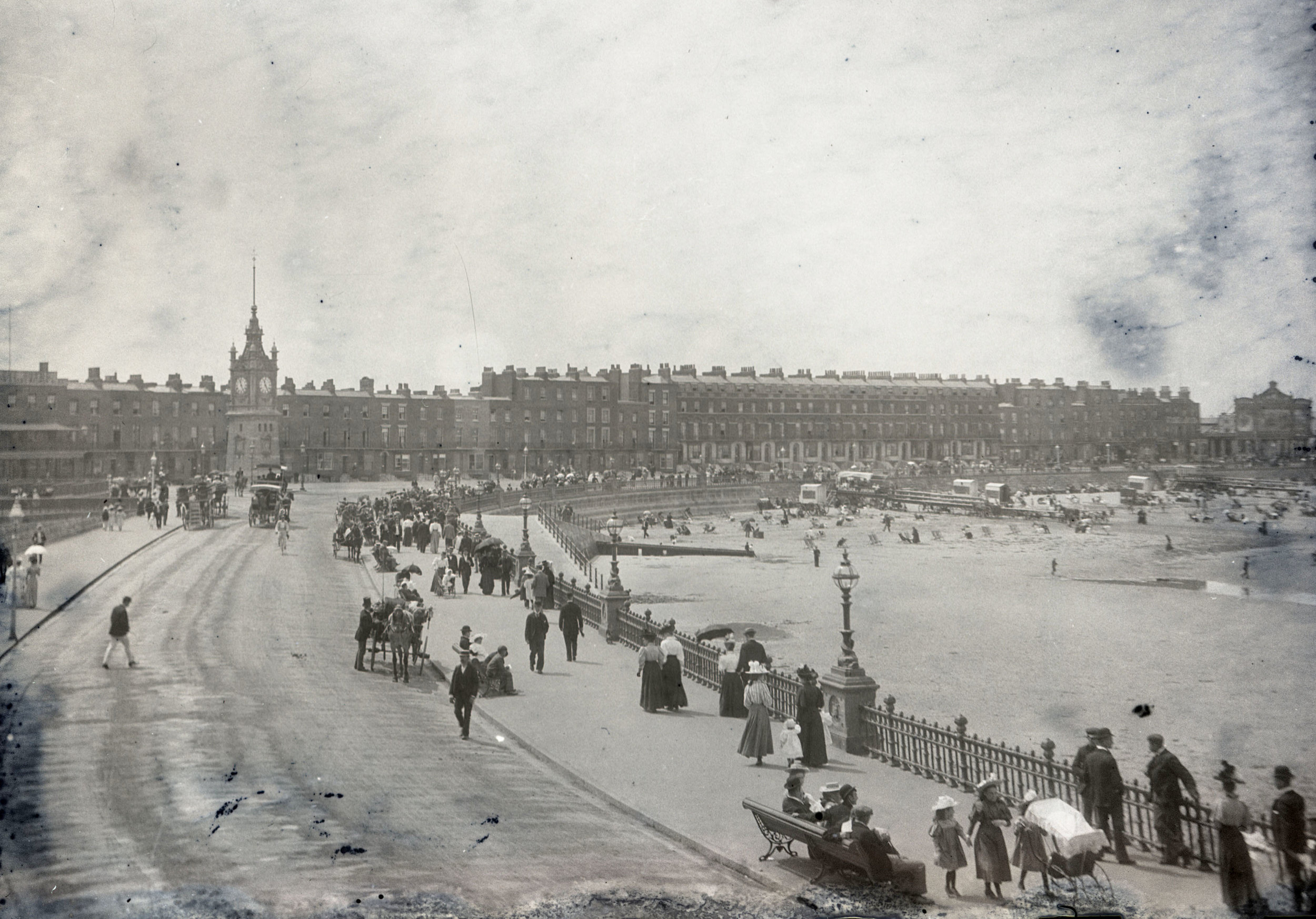  No cars drive on this road, instead it’s only horse-drawn carriages at the Margate clock tower. 