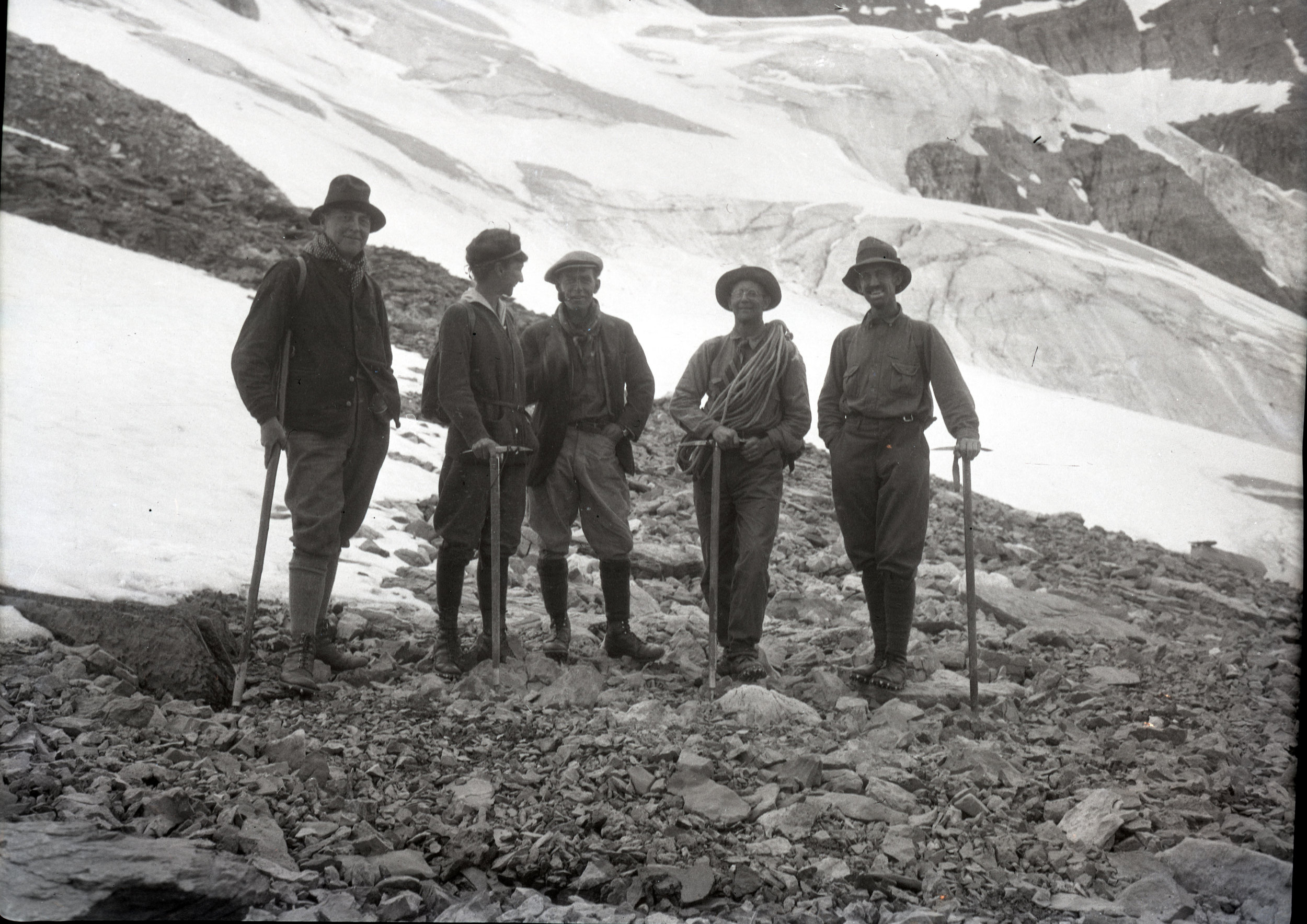  Climbing group on Mount Odaray 