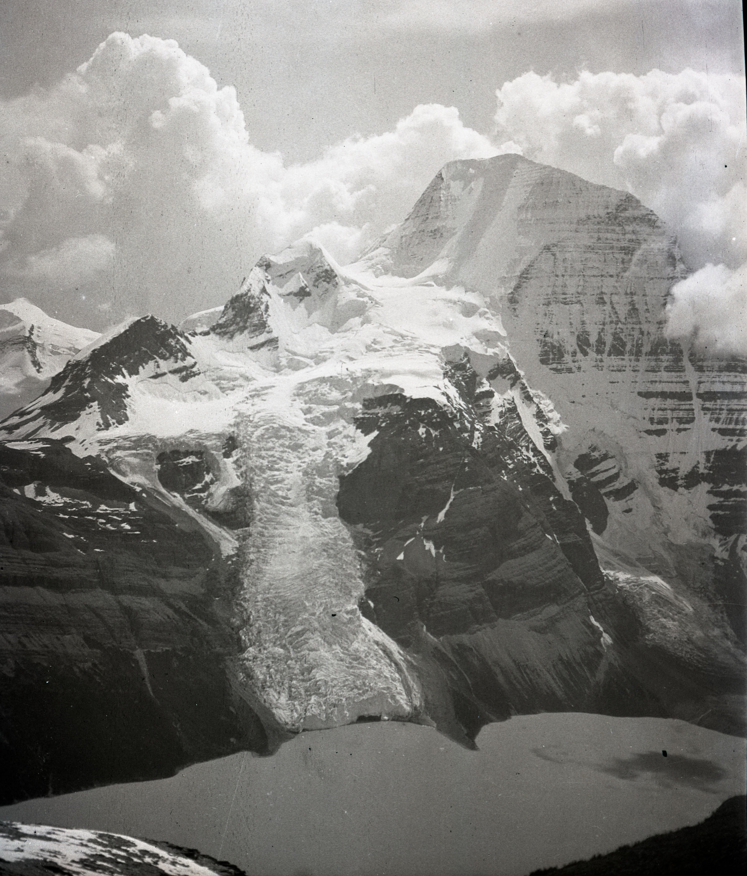  Mount Robson 