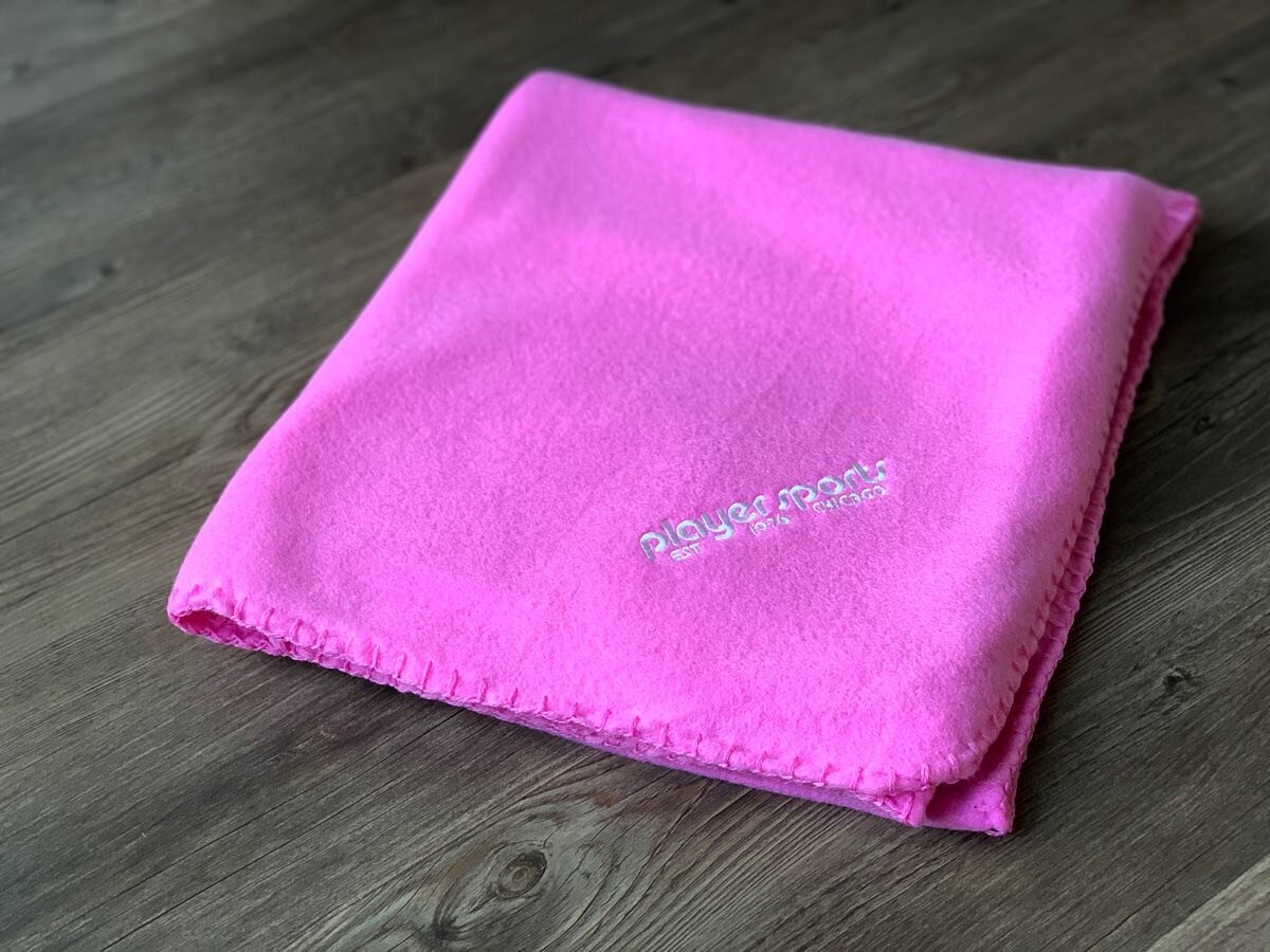 We&rsquo;re heading into a chilly weekend! Inquire on our website for your custom embroidered blankets! ⁣
⁣
#PlayerSports #Chicago #SilkScreen #ScreenPrinting #Embroidery #EmbroideryMachine #Ink #Thread #Apparel #Hats #Hoodies #TeeShirts #Tees #Jerse