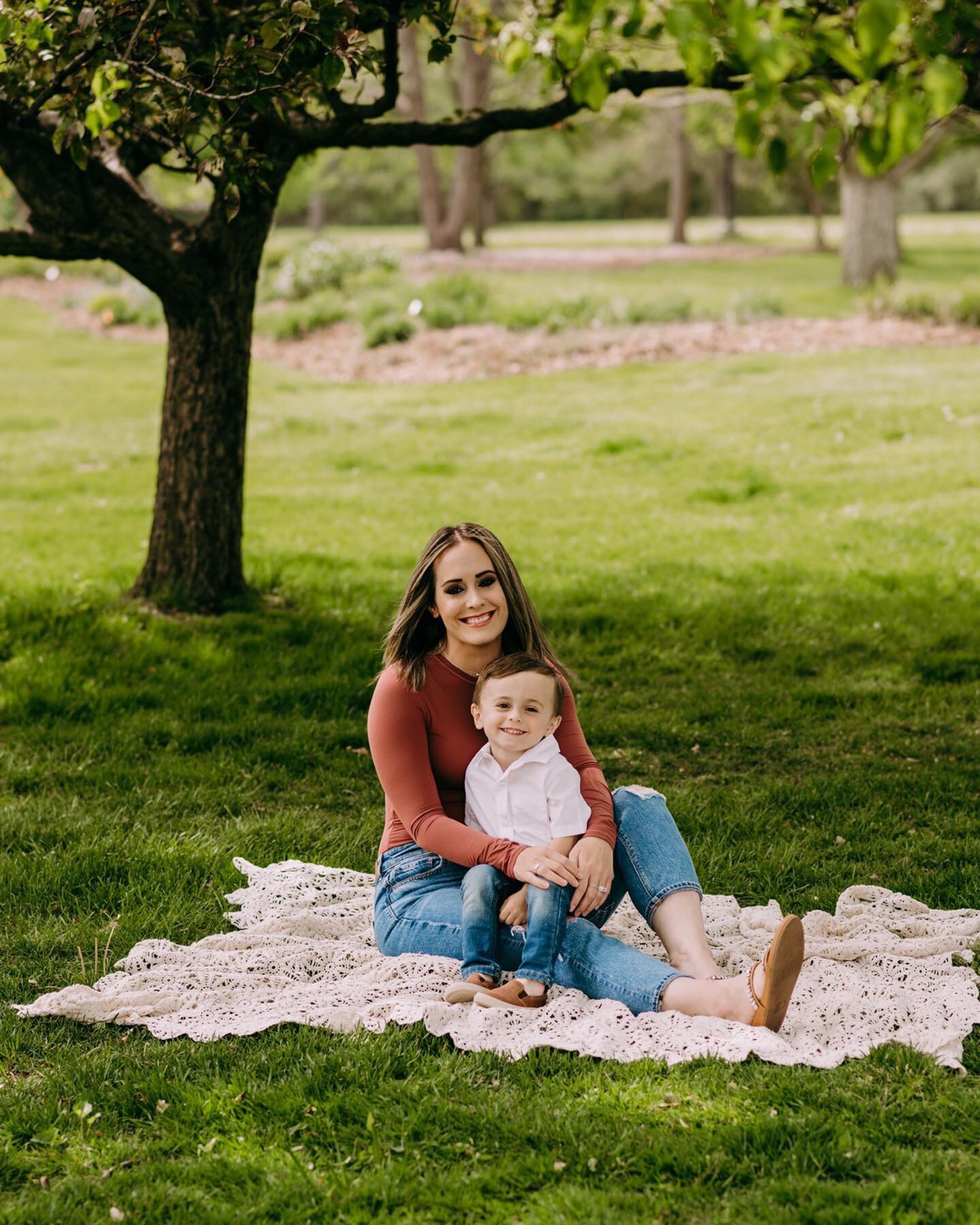 📸🌼 Mommy&amp;Me Minis 🌼📸
⠀⠀⠀⠀⠀⠀⠀⠀⠀
It was SO GREAT to see the Swearingens this past weekend! 
⠀⠀⠀⠀⠀⠀⠀⠀⠀
Ashley&amp;Archer's Mommy and Me Mini session was filled with sunshine and priceless moments. 🌞
⠀⠀⠀⠀⠀⠀⠀⠀⠀
💕 With candid shots showcasing the