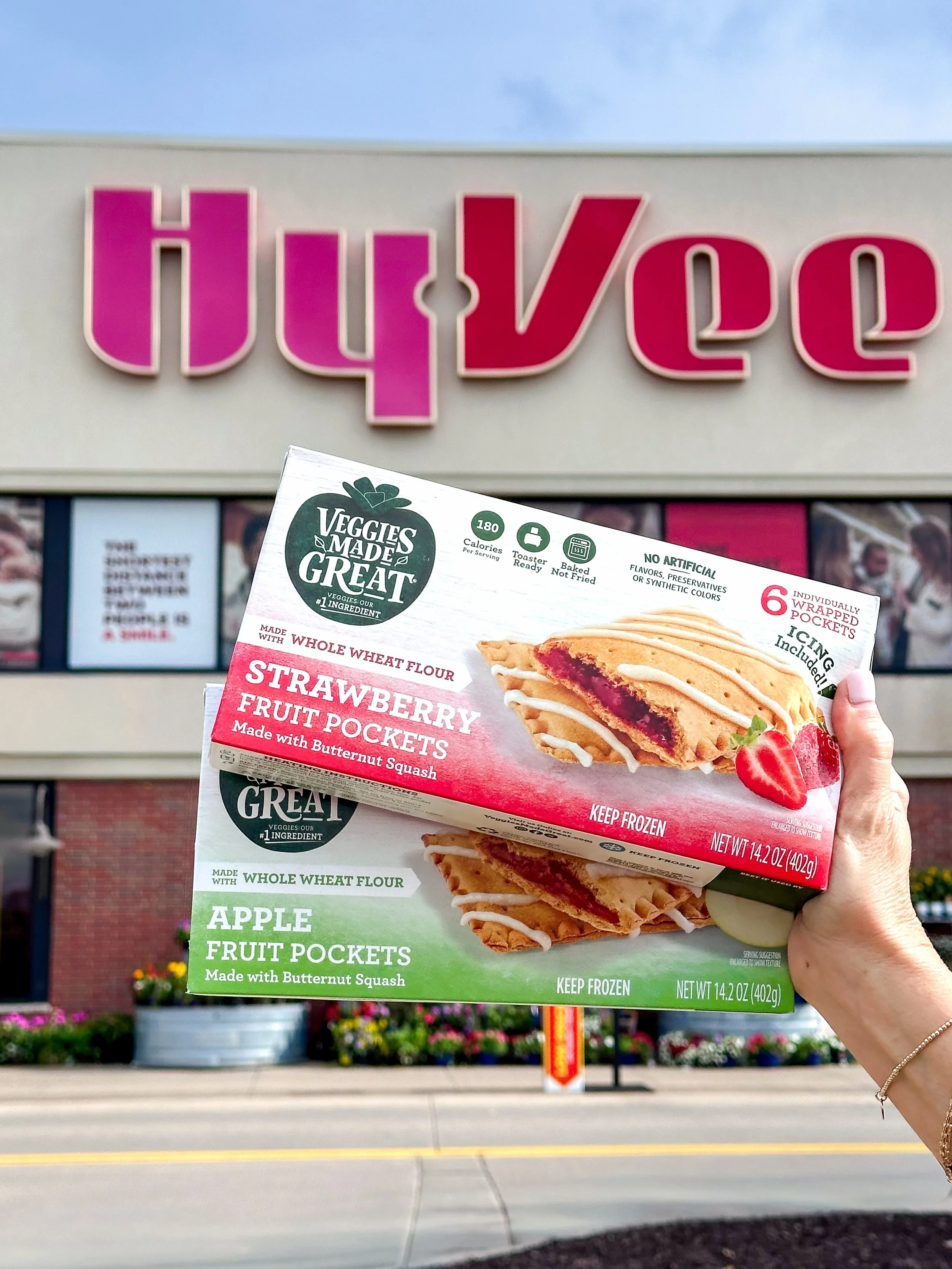 Midwest, your toaster&rsquo;s new BFF has arrived 🤝✨
 Veggies Made Great Fruit Pockets are now at @hyvee! Made with real fruit + veggies (yes, really) for a warm, delicious snack that tastes as good as it sounds 🍓🍏

Find them in the freezer aisle 