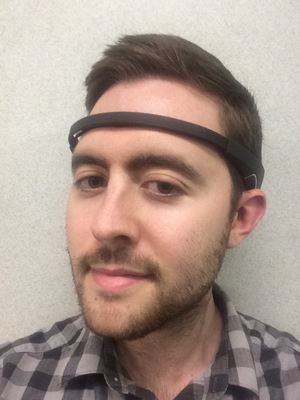 Jordan Fallis wearing Muse headband.