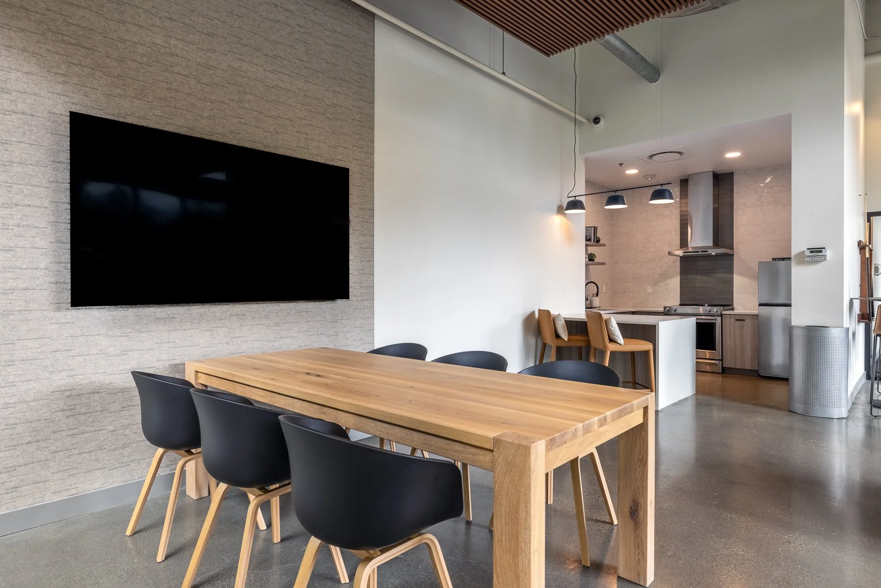 Clubroom-681A3472-HDR.jpg
