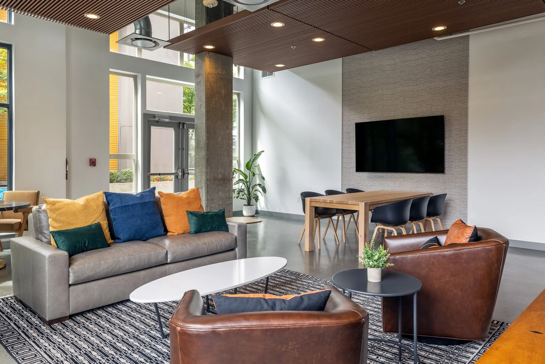 Clubroom-681A3342-HDR.jpg