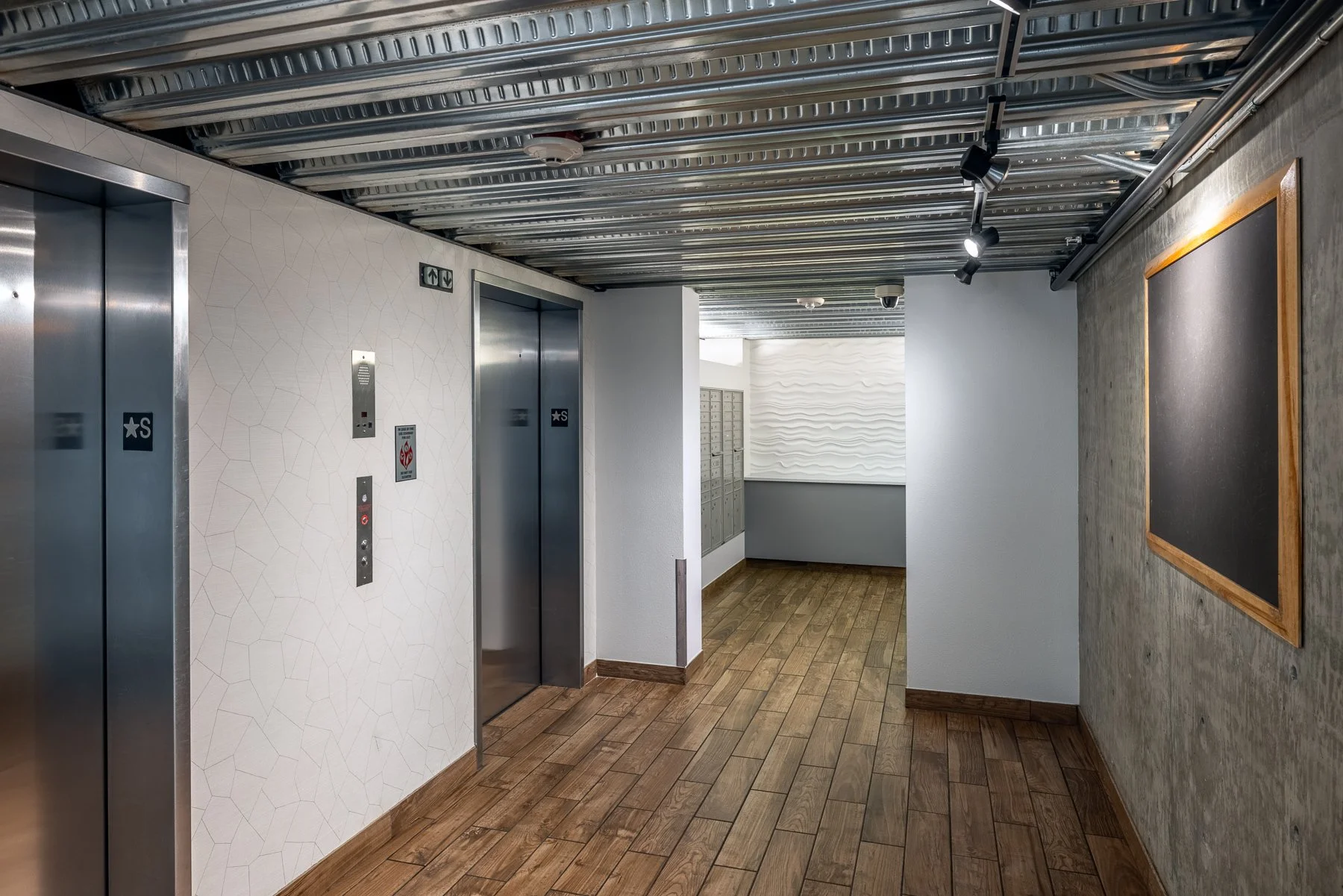 Lobby_Bldg3-681A3872-HDR.jpg