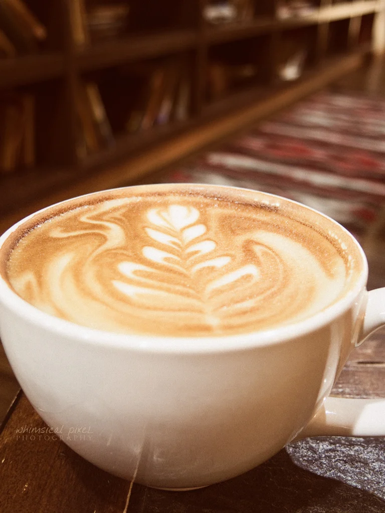 latte art sisters cafe 1024px wm 3633.jpg