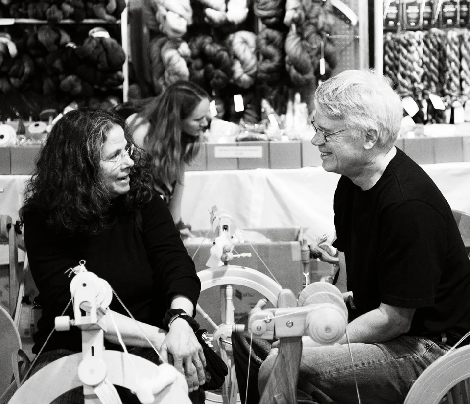 people talking 960px bw 8835.jpg